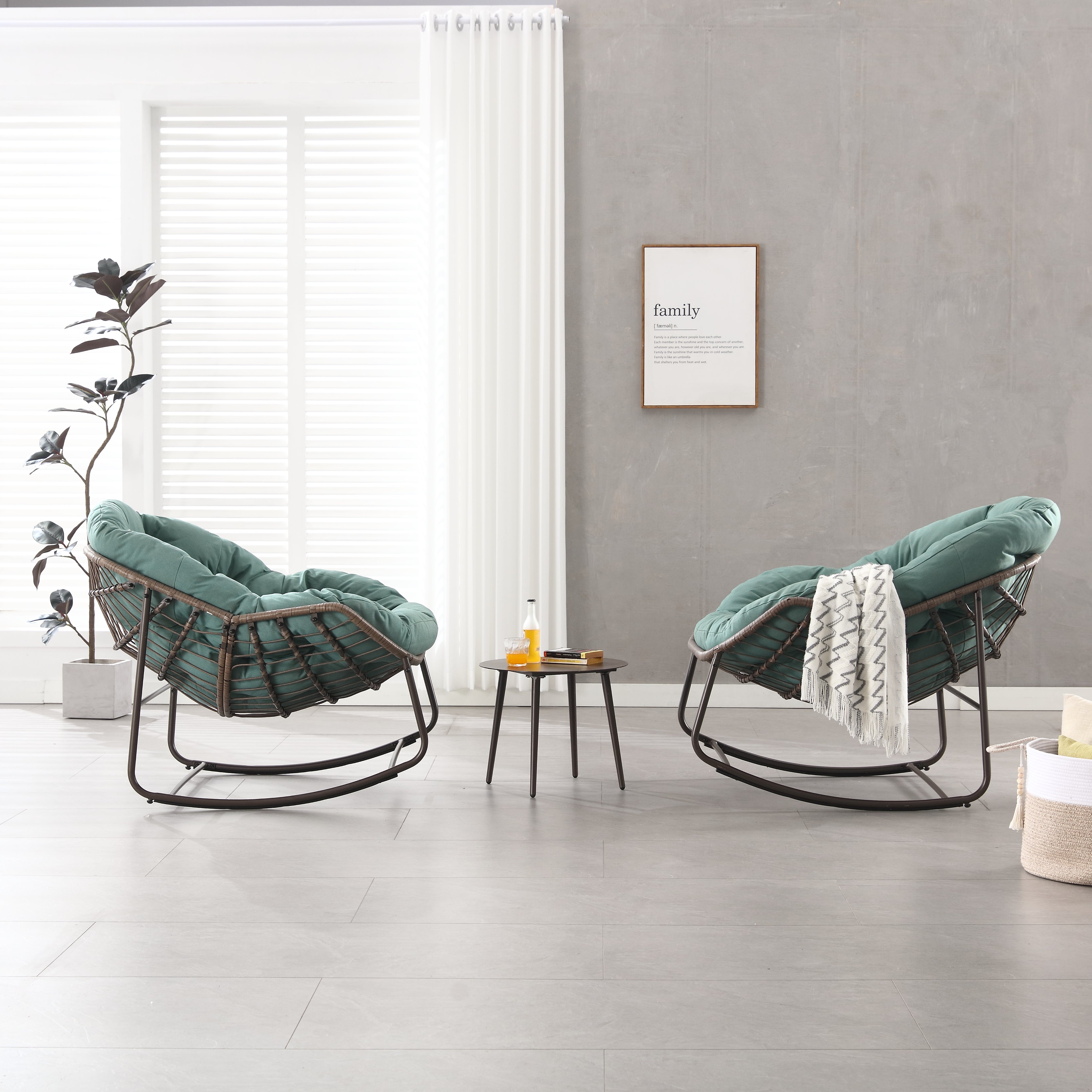 Outdoor Schaukelstuhl aus Rattan – Gemütlicher Lounge Sessel mit Polster und Stahlrahmen