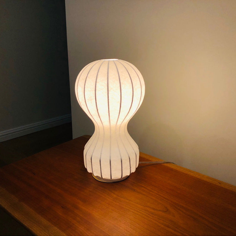 Wabi-Sabi Tischlampe im Pilzdesign aus Stoff