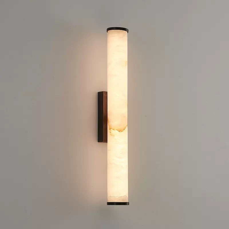 Lineare Marmor Wandlampe mit Messingstruktur