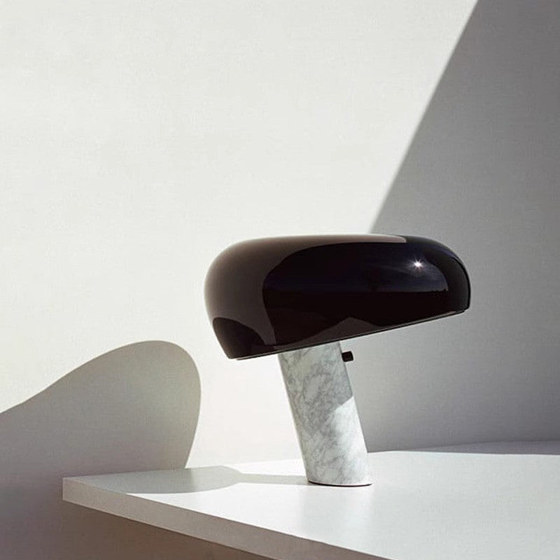Moderne Tischlampe im Mushroom-Design – Designlampe mit Marmorsockel & Glasschirm