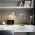 Moderne, klappbare Schreibtischlampe mit langem Arm