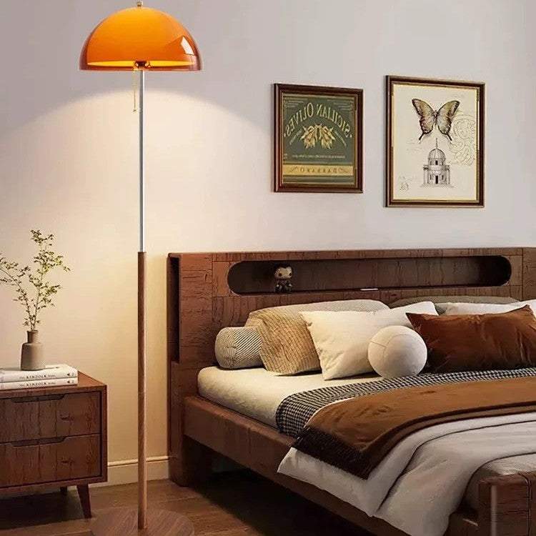 Vintage Stehlampe im Mushroom Design mit warmem Licht