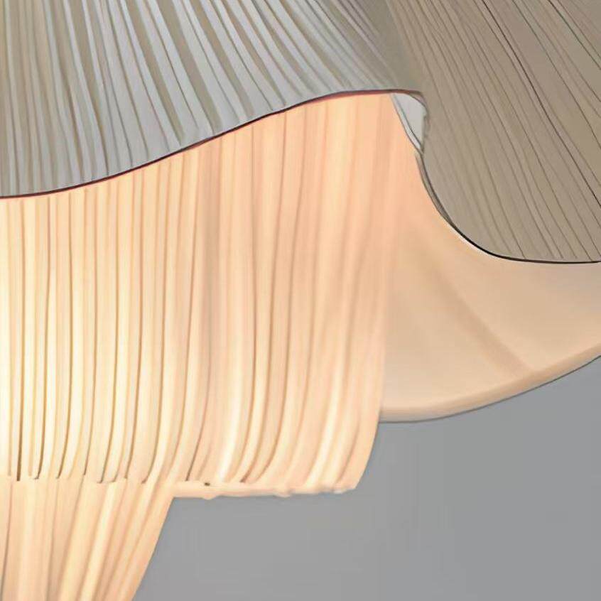 Französisch inspirierte Pendelleuchte mit Stoffschirm im romantischen Design