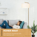 Moderne Stehlampe mit Stoffschirm und stabilem Metallgestell für Wohnräume