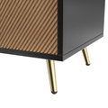Modernes Sideboard mit Strukturfront und goldenen Akzenten