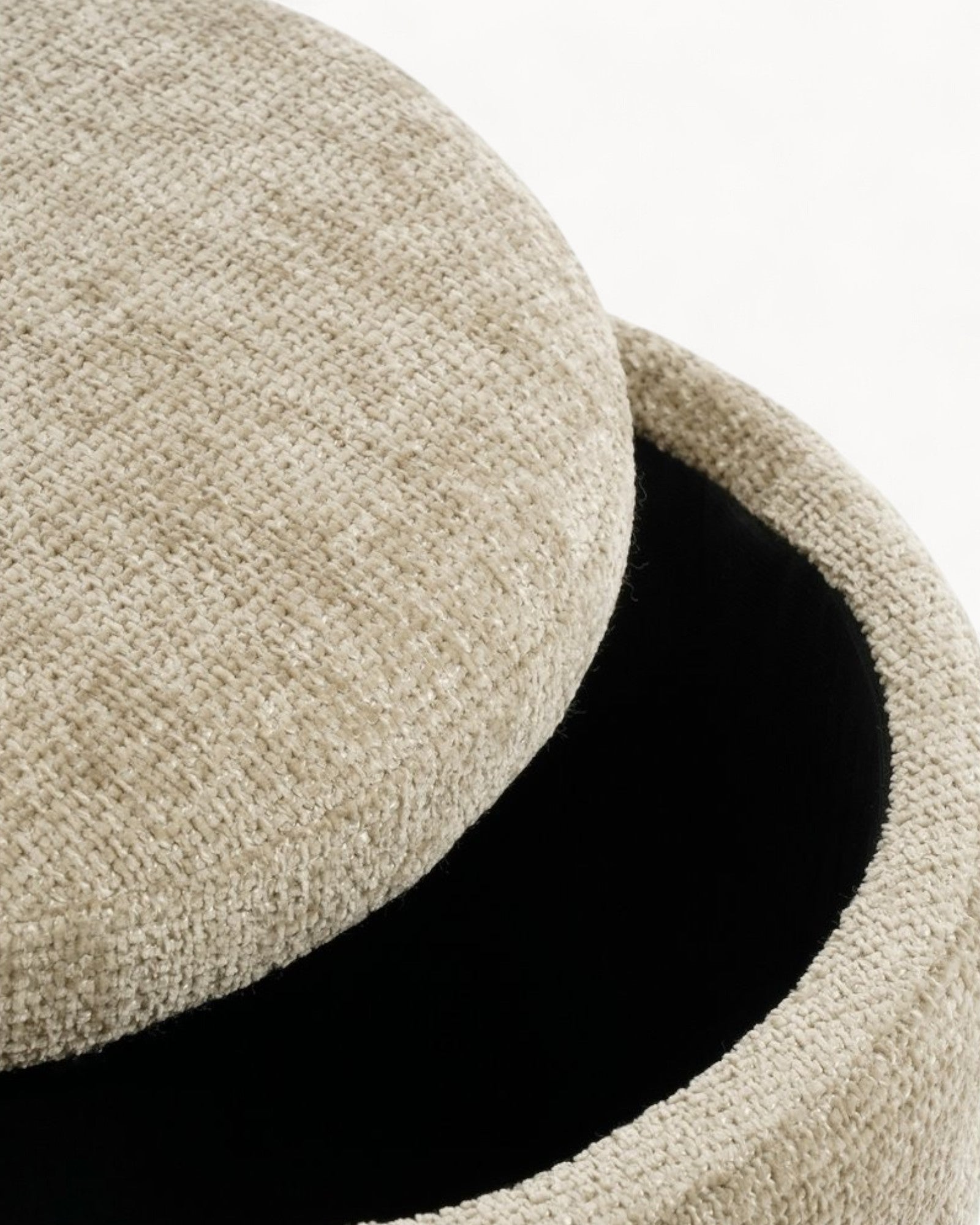 Mica Decorations – Aufbewahrungshocker Hellgrau – Runde Ottomane mit Stauraum H41 x Ø42 cm