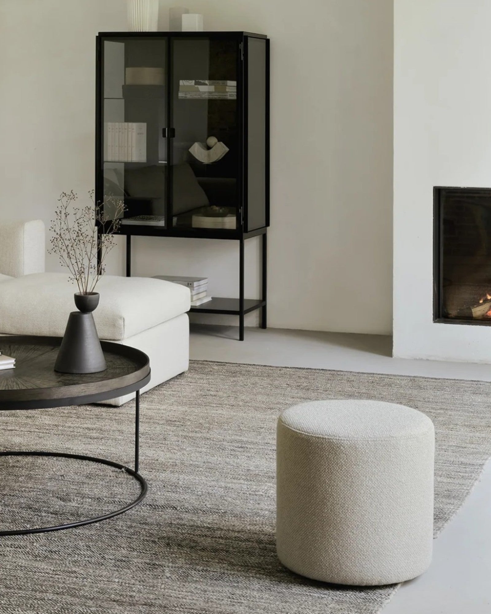 Ejby Pouf – Beige Bouclé Pouf Ø34x36 cm – Modernes Design