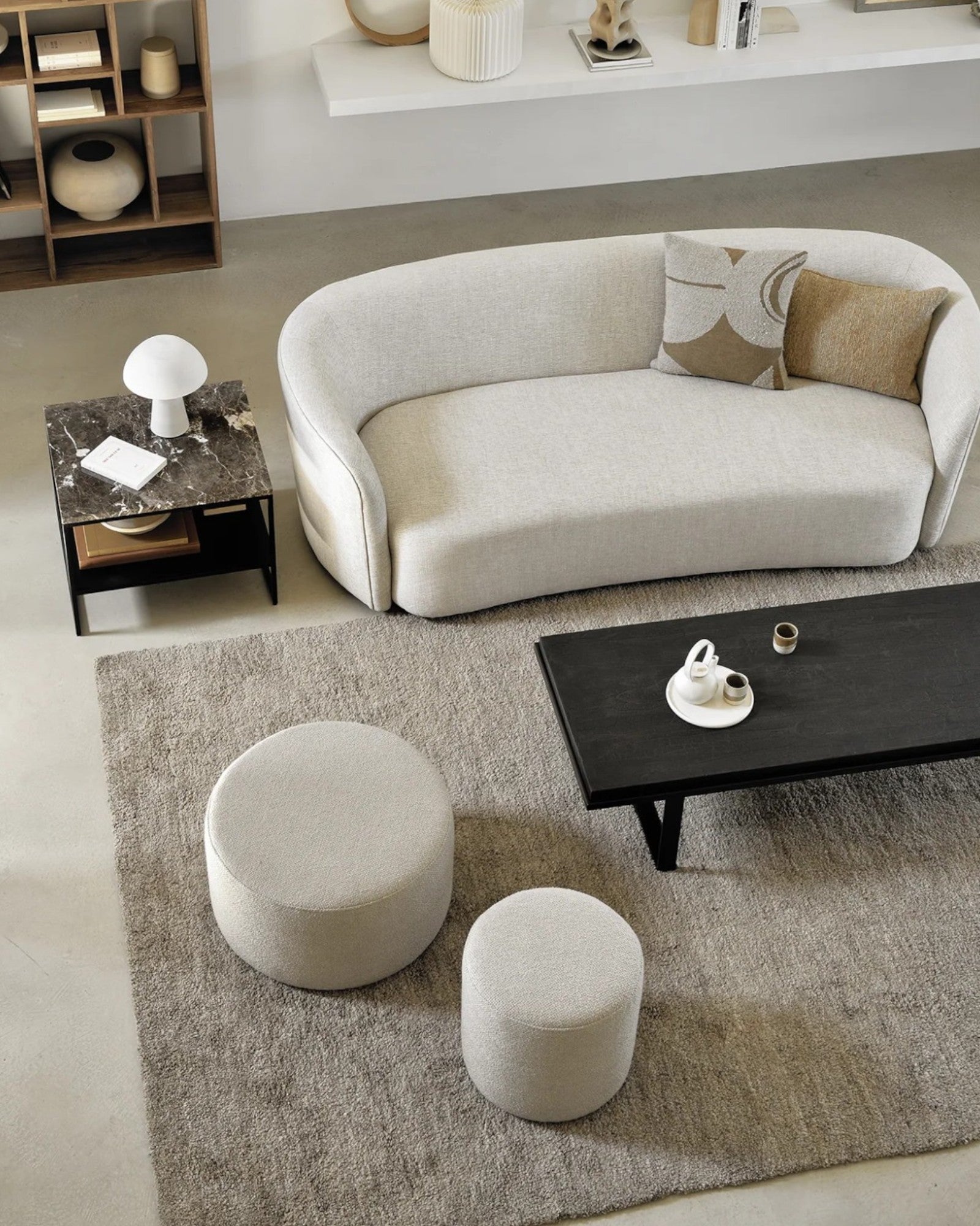 Ejby Pouf – Beige Bouclé Pouf Ø34x36 cm – Modernes Design