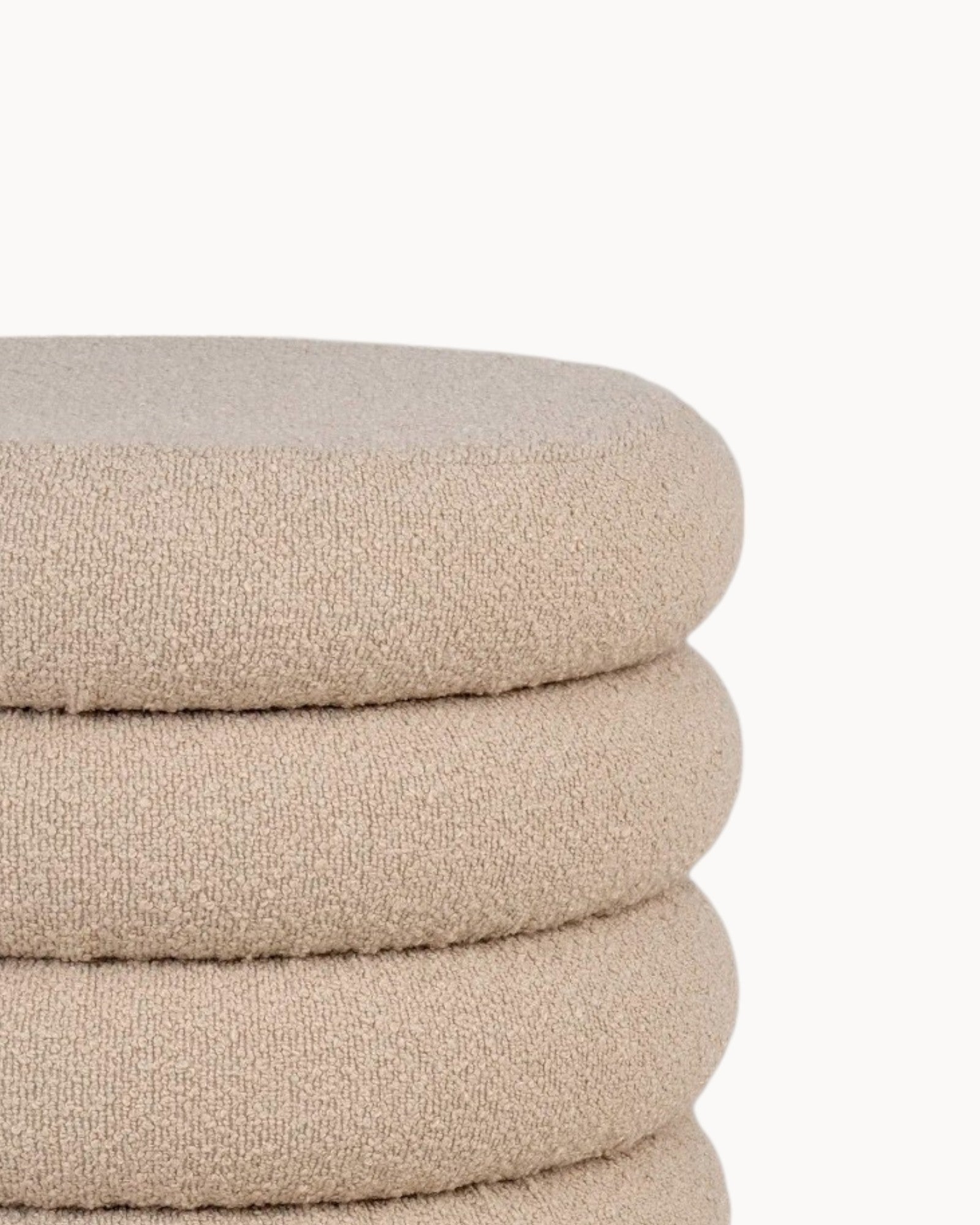 Brooklyn Pouf – Pouf mit Stauraum – Beige, Lockig – Ø44x44 cm