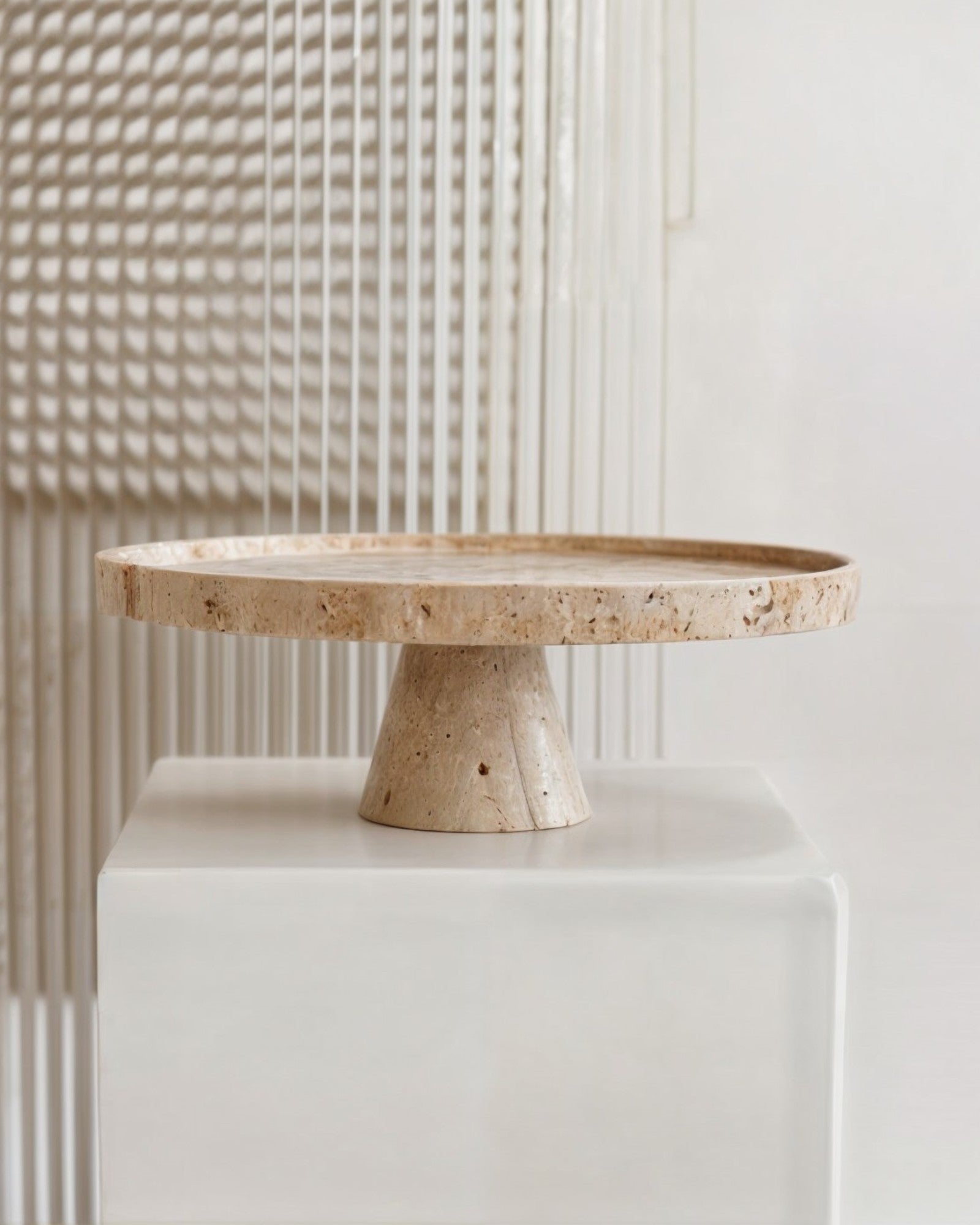 Kiwano – Marmor Kuchenständer Beige Travertin 28cm Handgefertigt