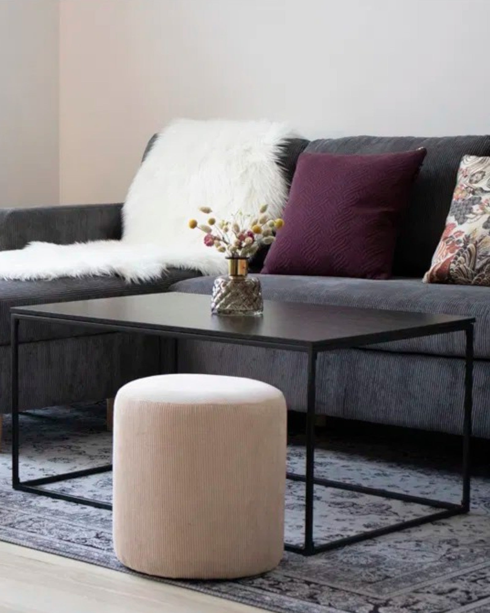 Vita Couchtisch – Schwarz – Metallgestell – 60x90x45 cm