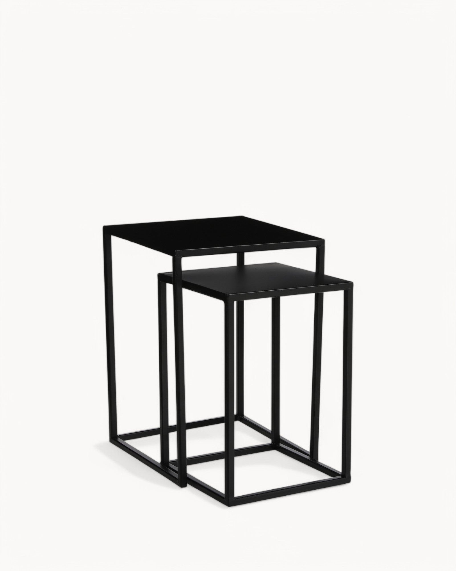 Mica Decorations – Goa Beistelltisch 2er-Set – Schwarz Metall – 30x30x42 cm
