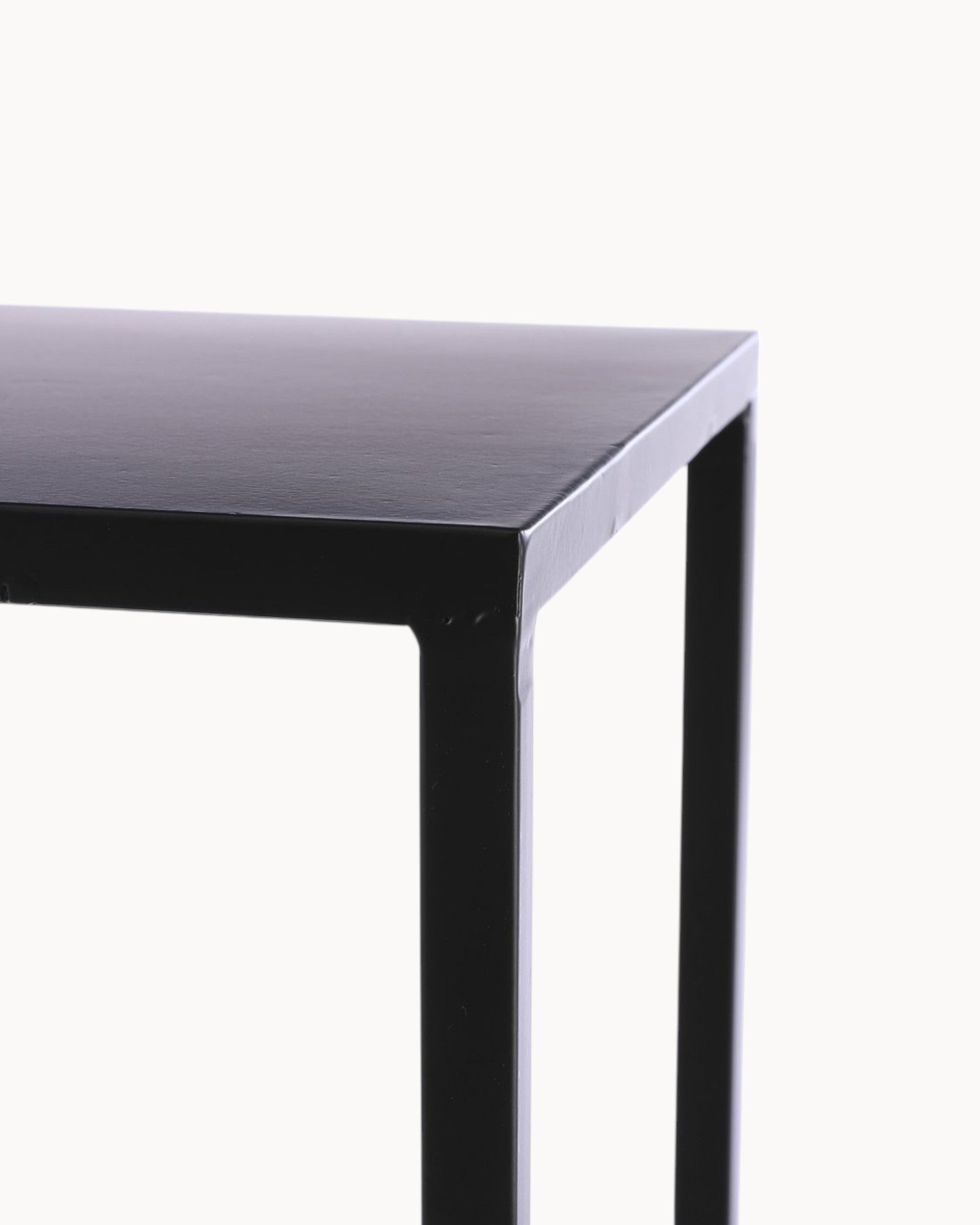 Mica Decorations – Goa Beistelltisch 2er-Set – Schwarz Metall – 30x30x42 cm