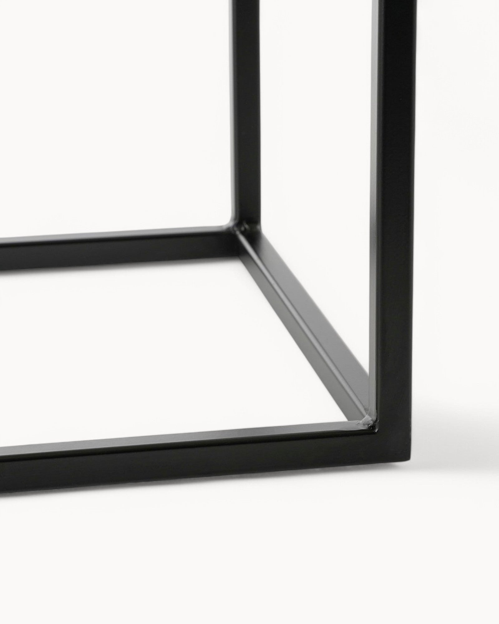 Mica Decorations – Goa Beistelltisch 2er-Set – Schwarz Metall – 30x30x42 cm