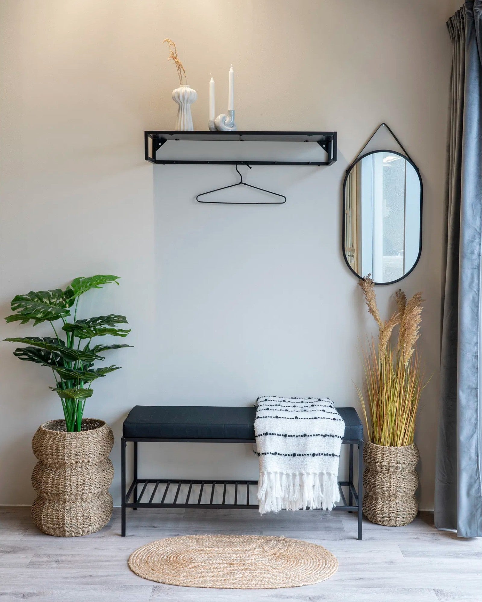 Vita Bank – Schwarz – Metallrahmen mit Polster und Ablage