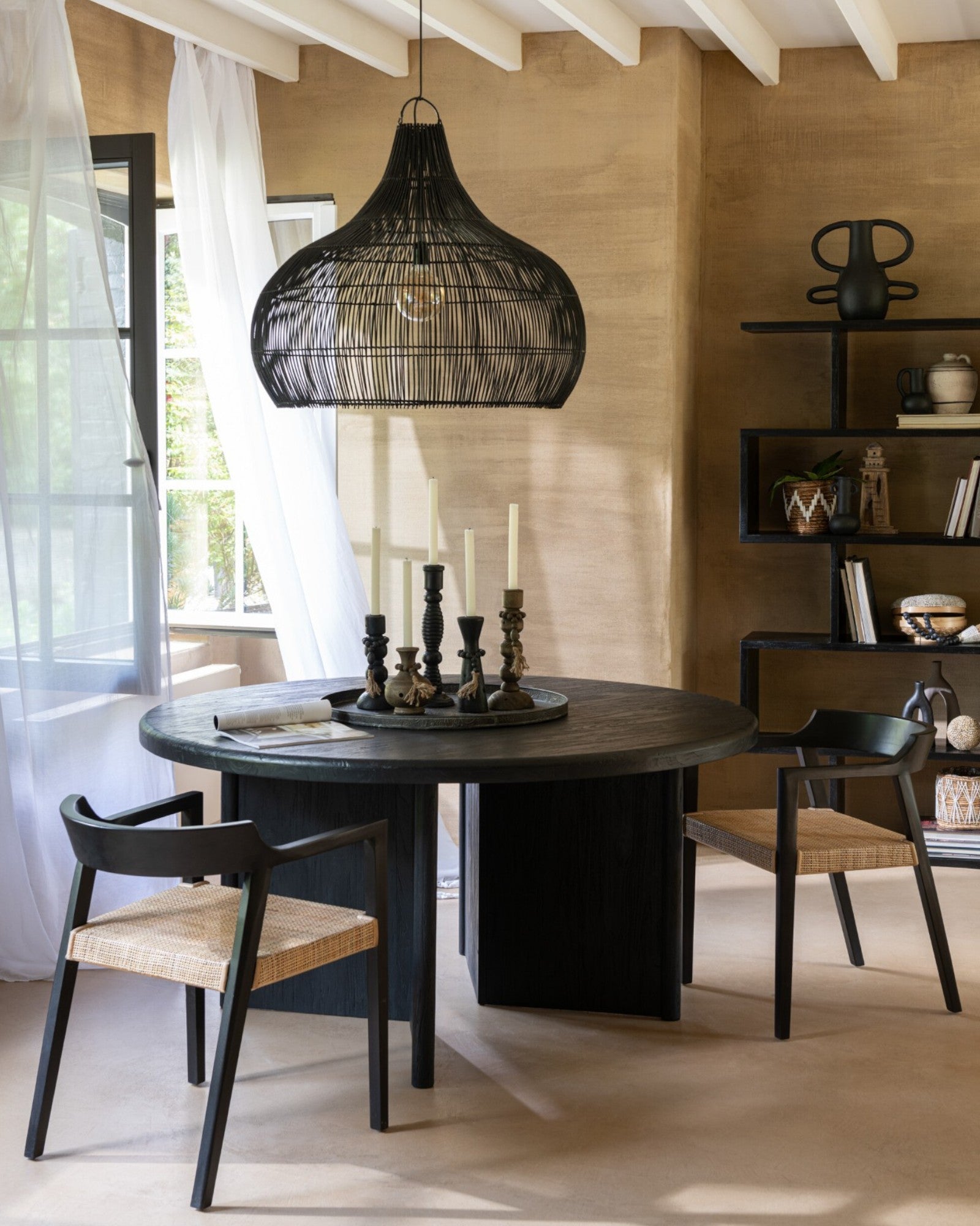 J-Line - Esstisch rund - Teakholz schwarz - 150 cm - modern und robust