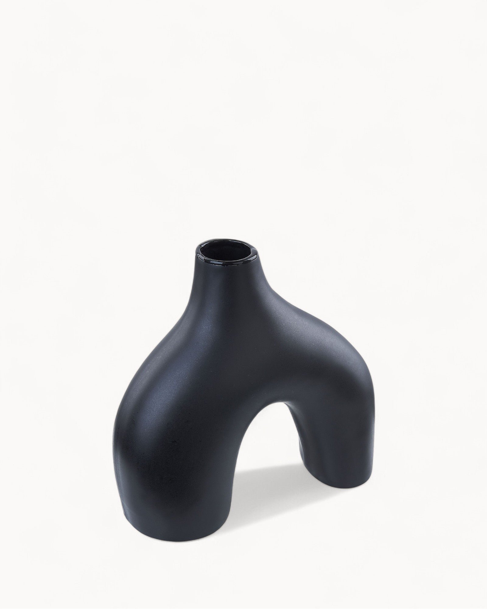 Lamia Vase – Handgefertigte schwarze Porzellan-Blumenvase, 31 cm