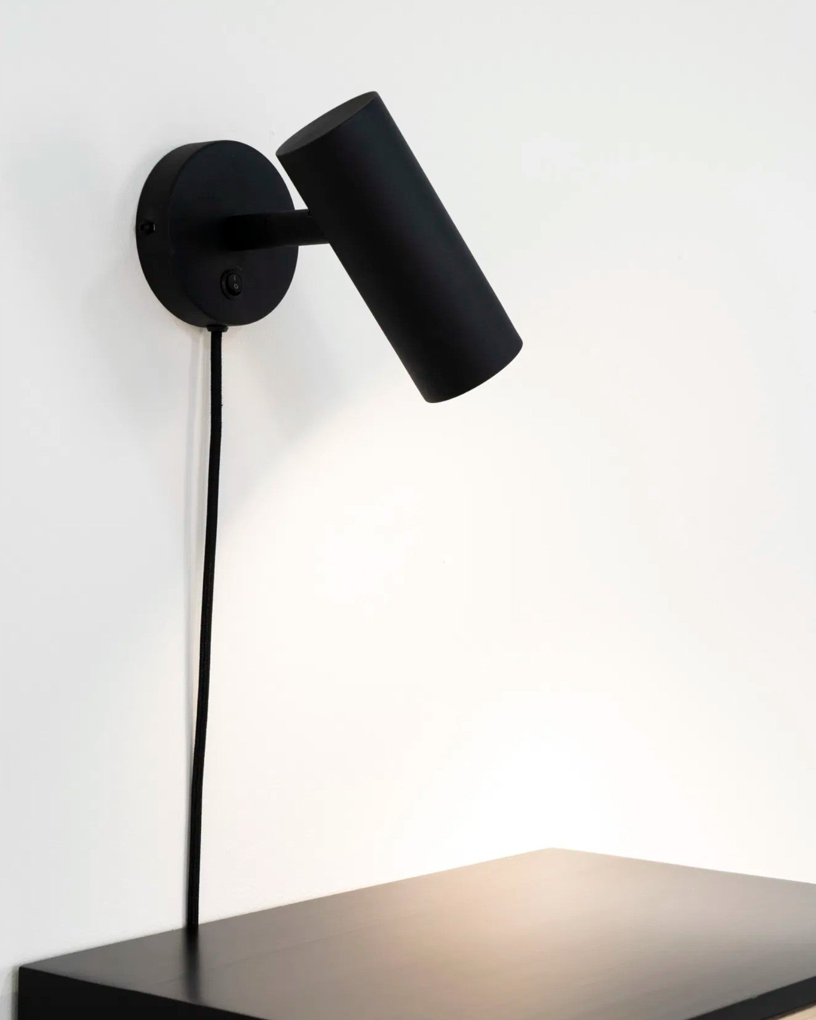 Paris Wandleuchte – Schwarzer Stahl, Modernes Design, 28W, IP20