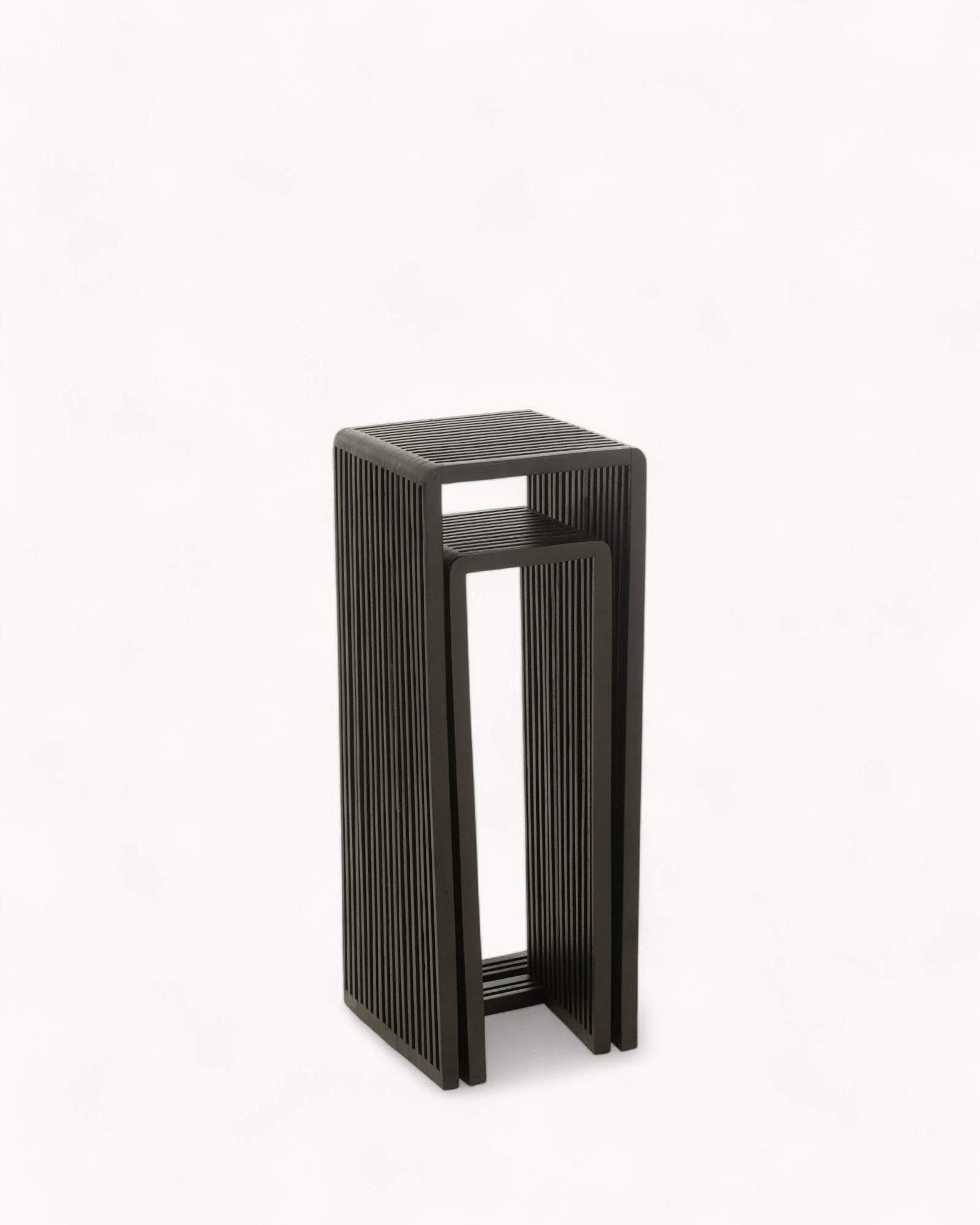 J-Line Beistelltisch Cube – Recyceltes Teakholz – Schwarz – 34x88 cm