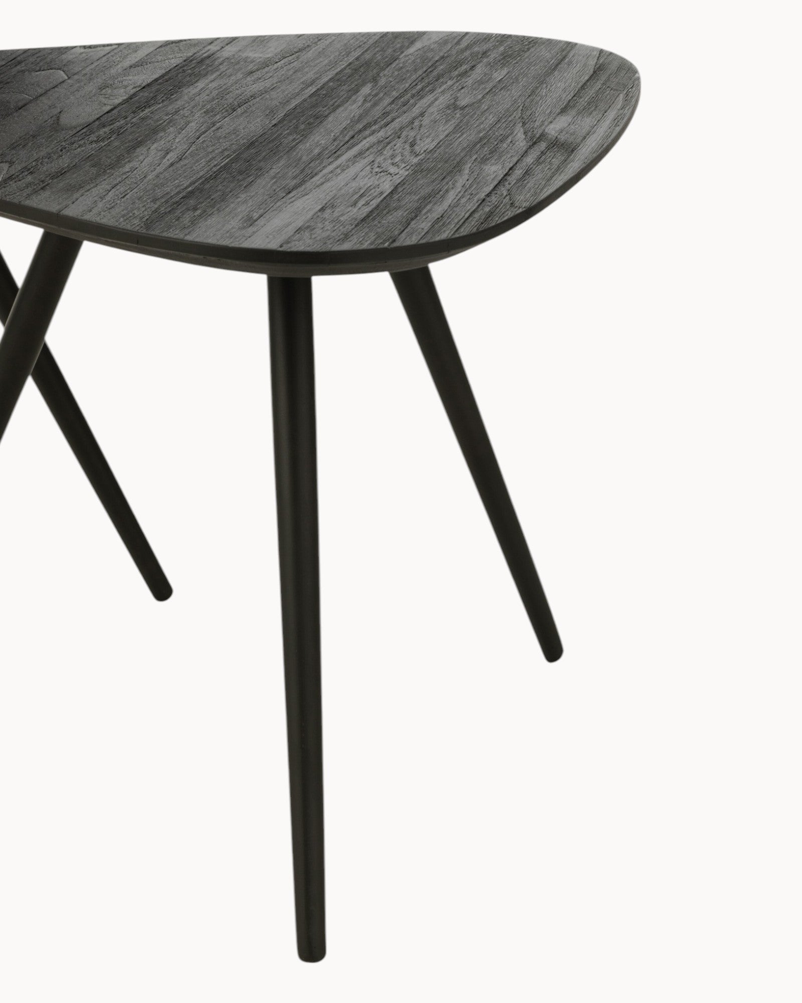 J-Line – Set aus 2 Dreieckstischen – Recyceltes Teak & Schwarz Metall