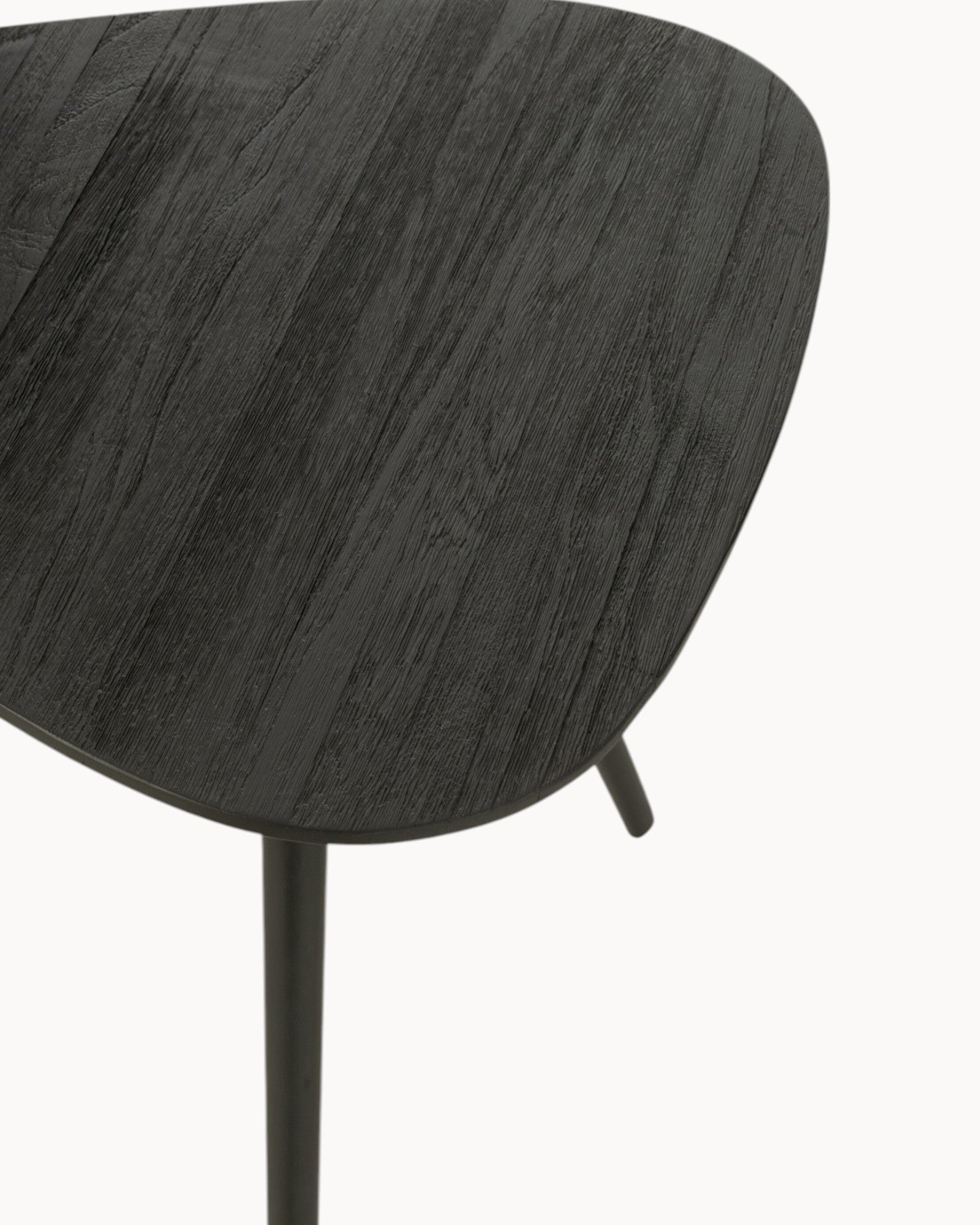 J-Line – Set aus 2 Dreieckstischen – Recyceltes Teak & Schwarz Metall