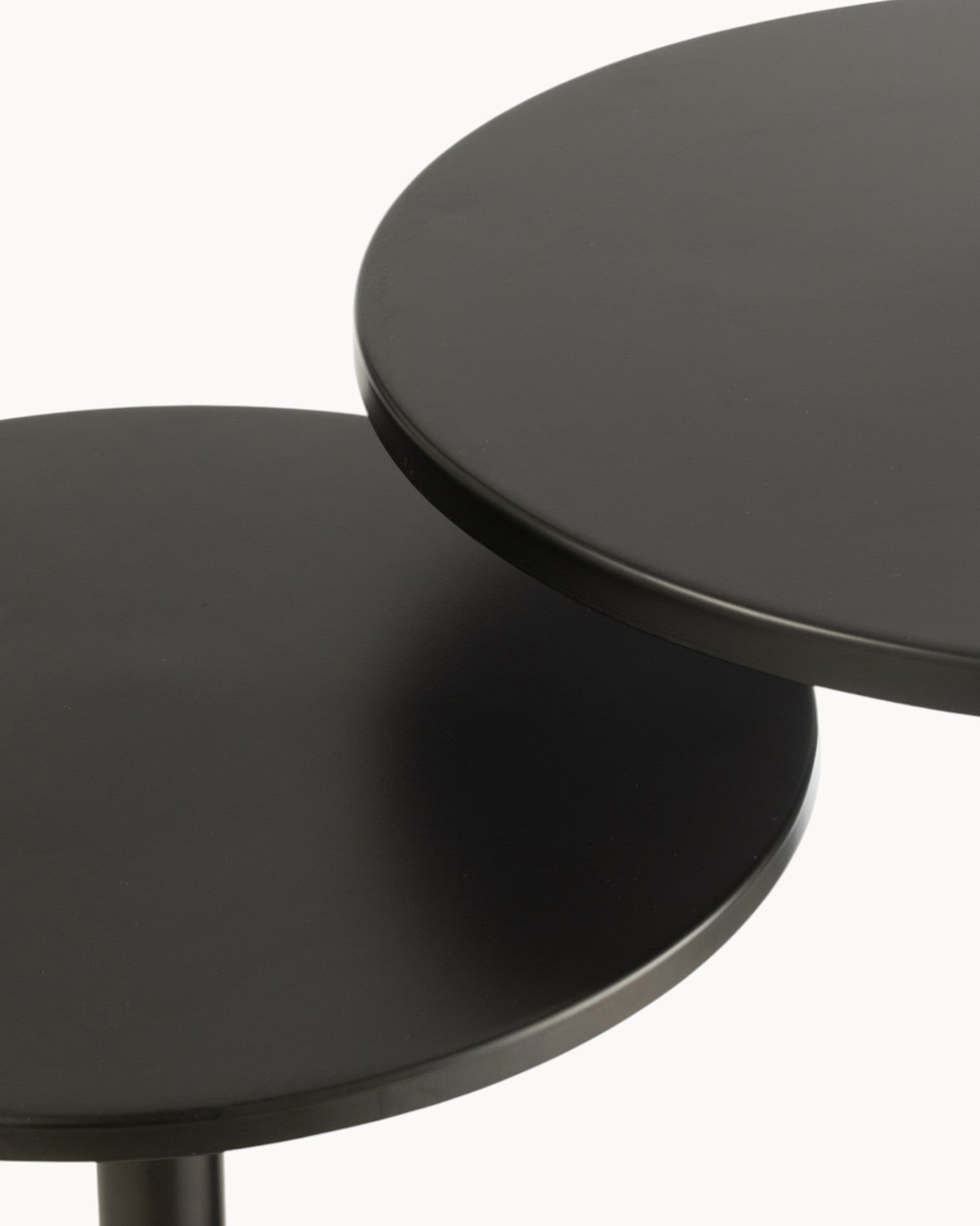 J-Line – Beistelltisch-Set – Rund Schwarz Metall – 2er Set, 40 cm