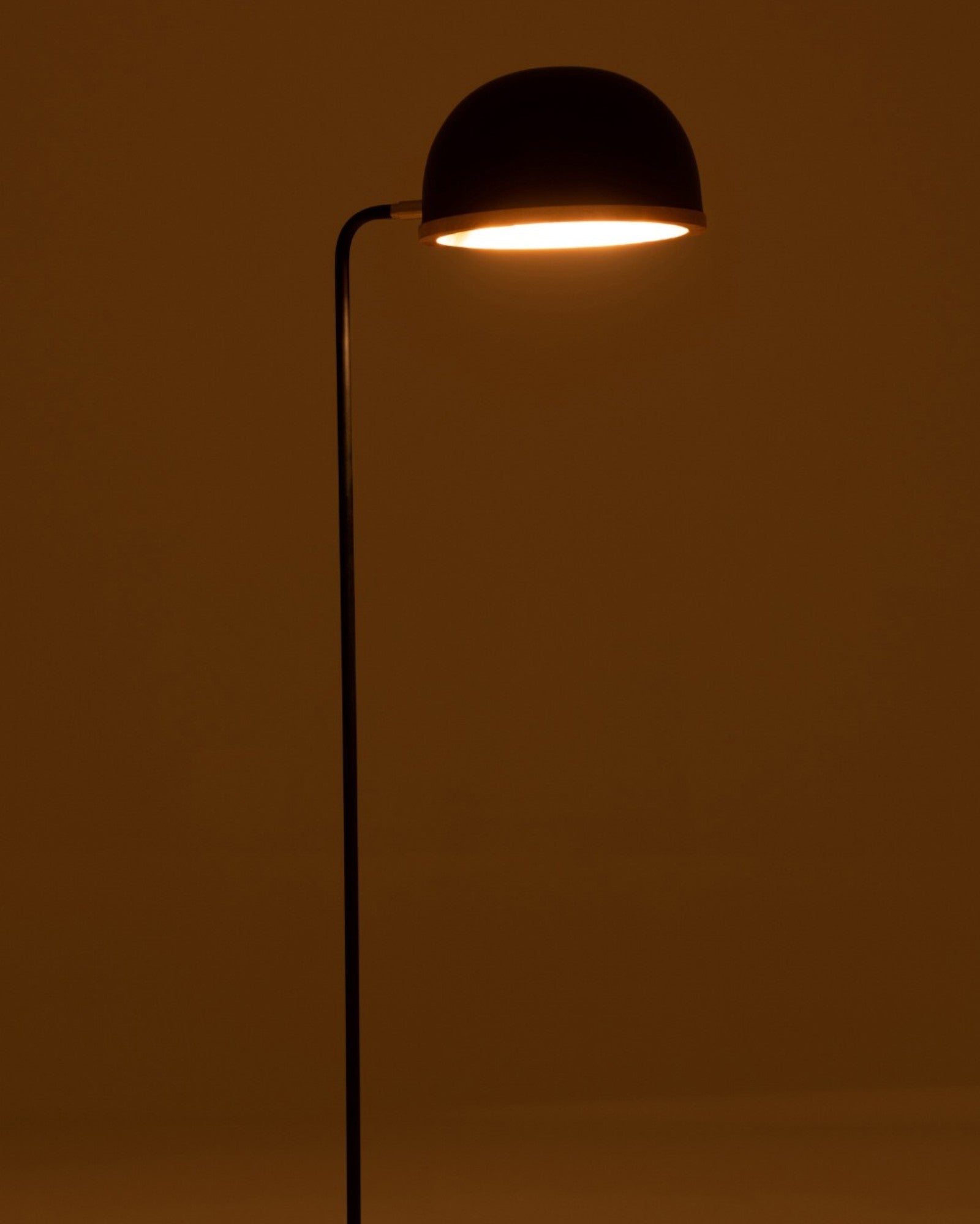 J-Line – Stehlampe Evy – Schwarz/Natur – Eisen & Holz – E14 Fassung