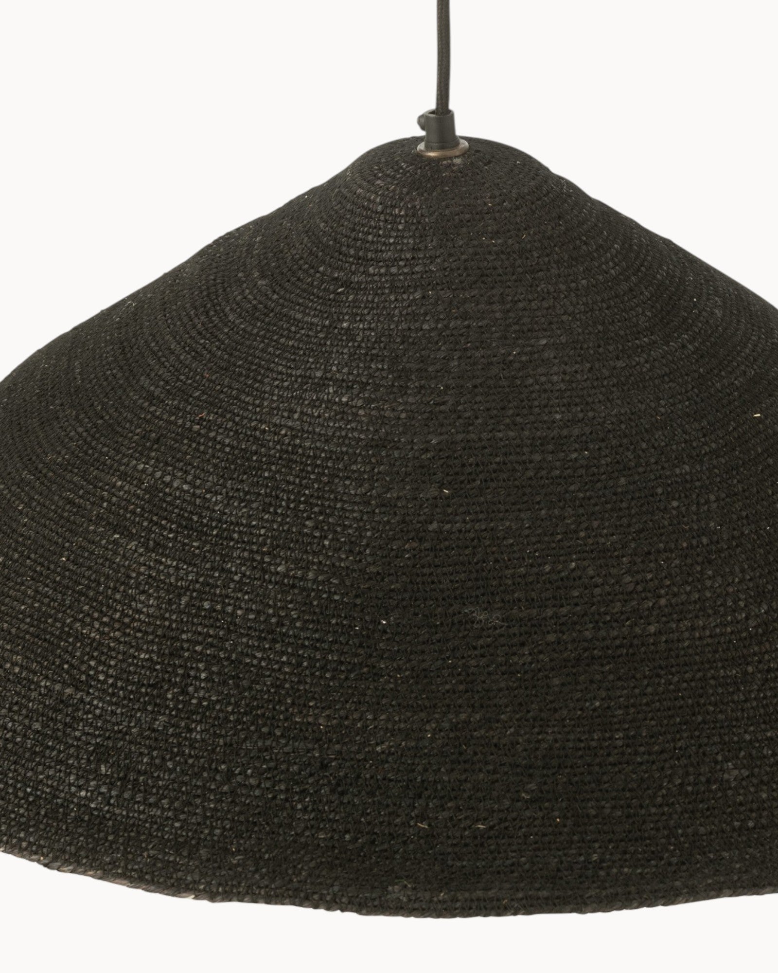 J-Line – Hängelampe aus Moonj-Gras – Schwarz – 60 cm – Naturdesign