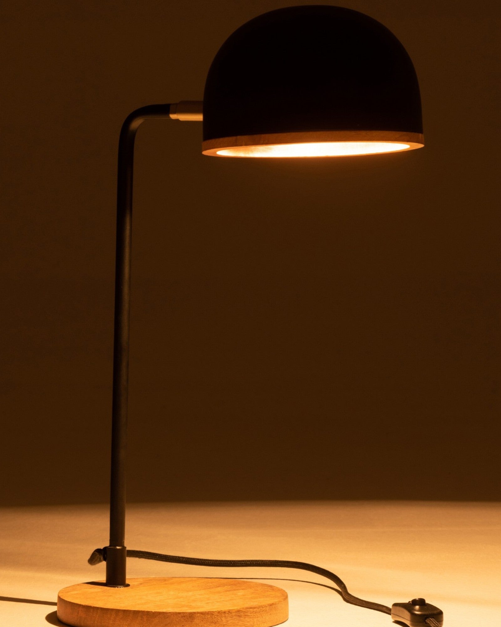 J-Line – Tischlampe Evy – Schwarz/Natur – Eisen & Holz – E14 Fassung