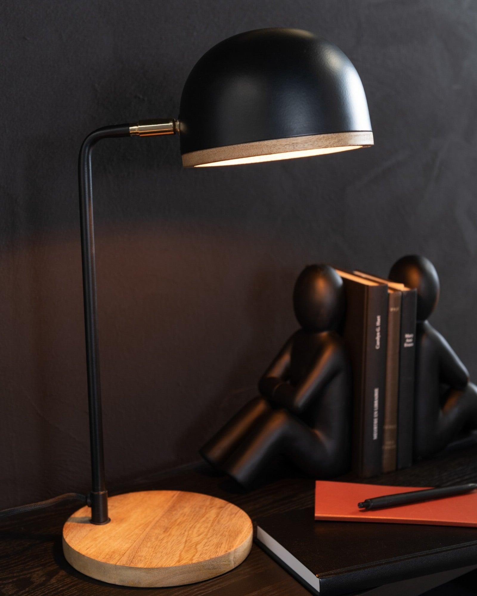 J-Line – Tischlampe Evy – Schwarz/Natur – Eisen & Holz – E14 Fassung