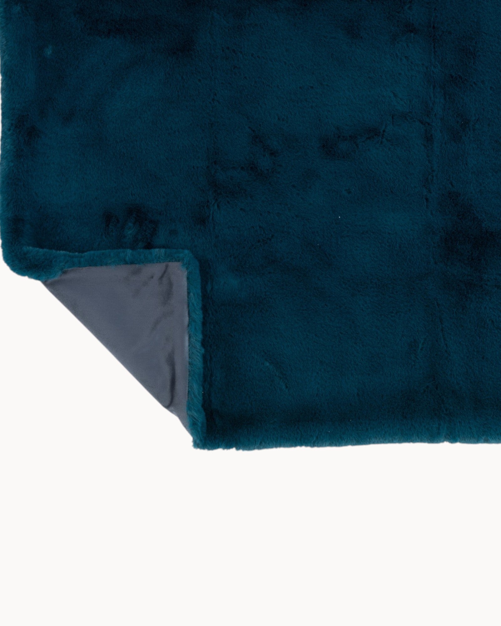 J-Line – Cozy Fur – Polyester Fell Decke 180x130 cm – Blaugrün, Weich