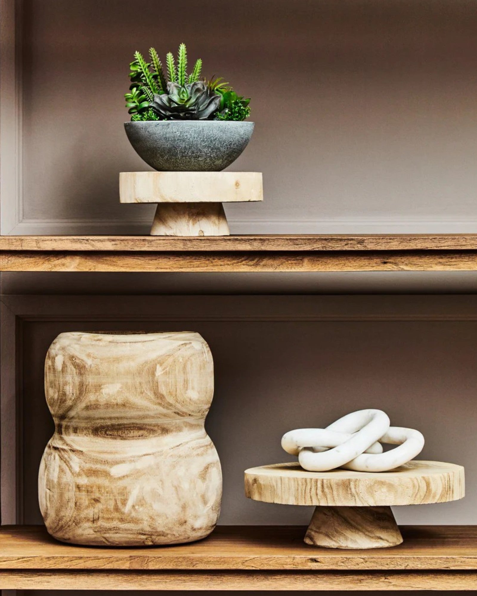 Mica Decorations – Pflanzenständer aus Holz – Hellbraun – Ø30 cm, H10,5 cm