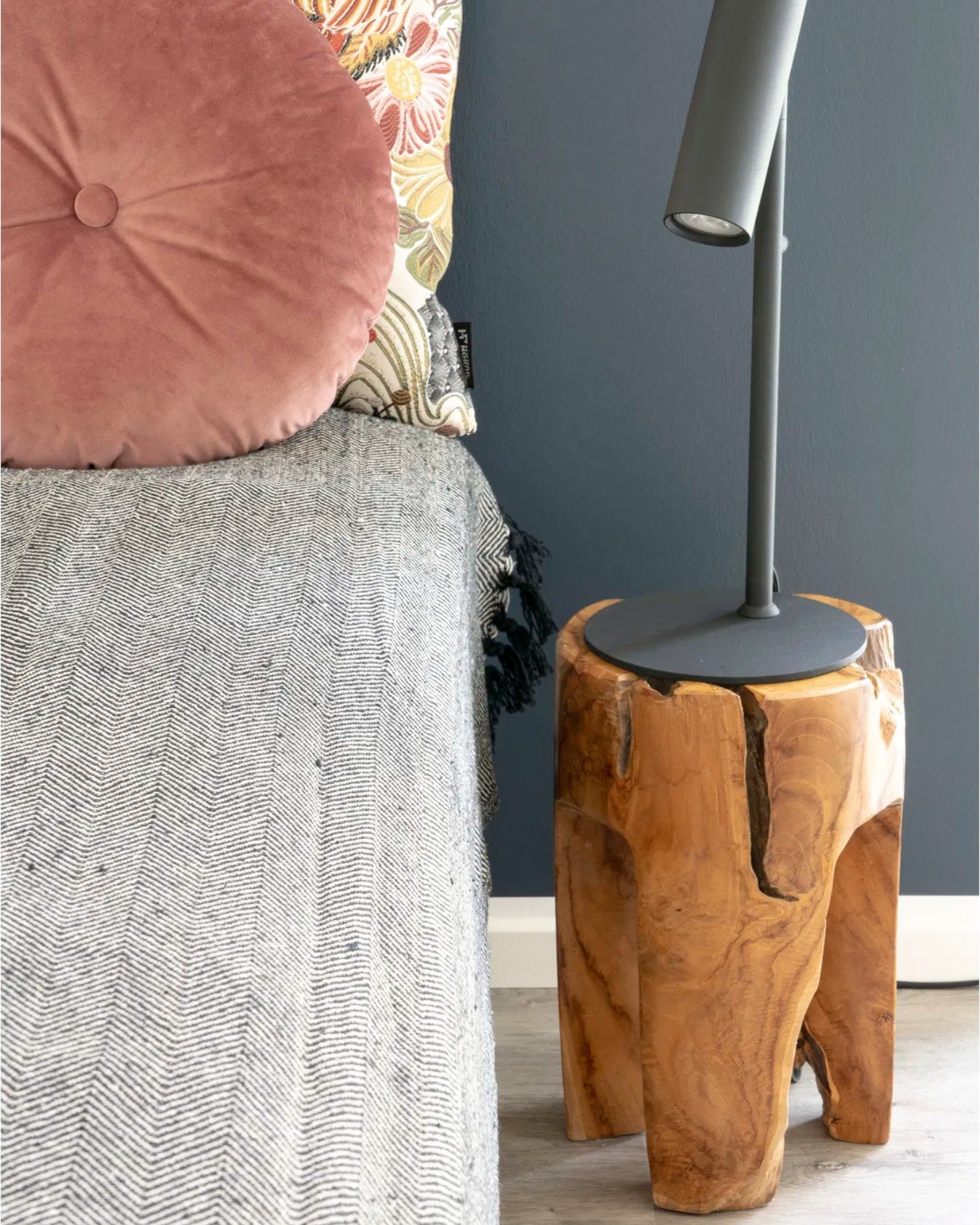 Rose Hocker – Teakholz, Natur, 3 Beine, Ø26x40 cm, Sitzhöhe 40 cm