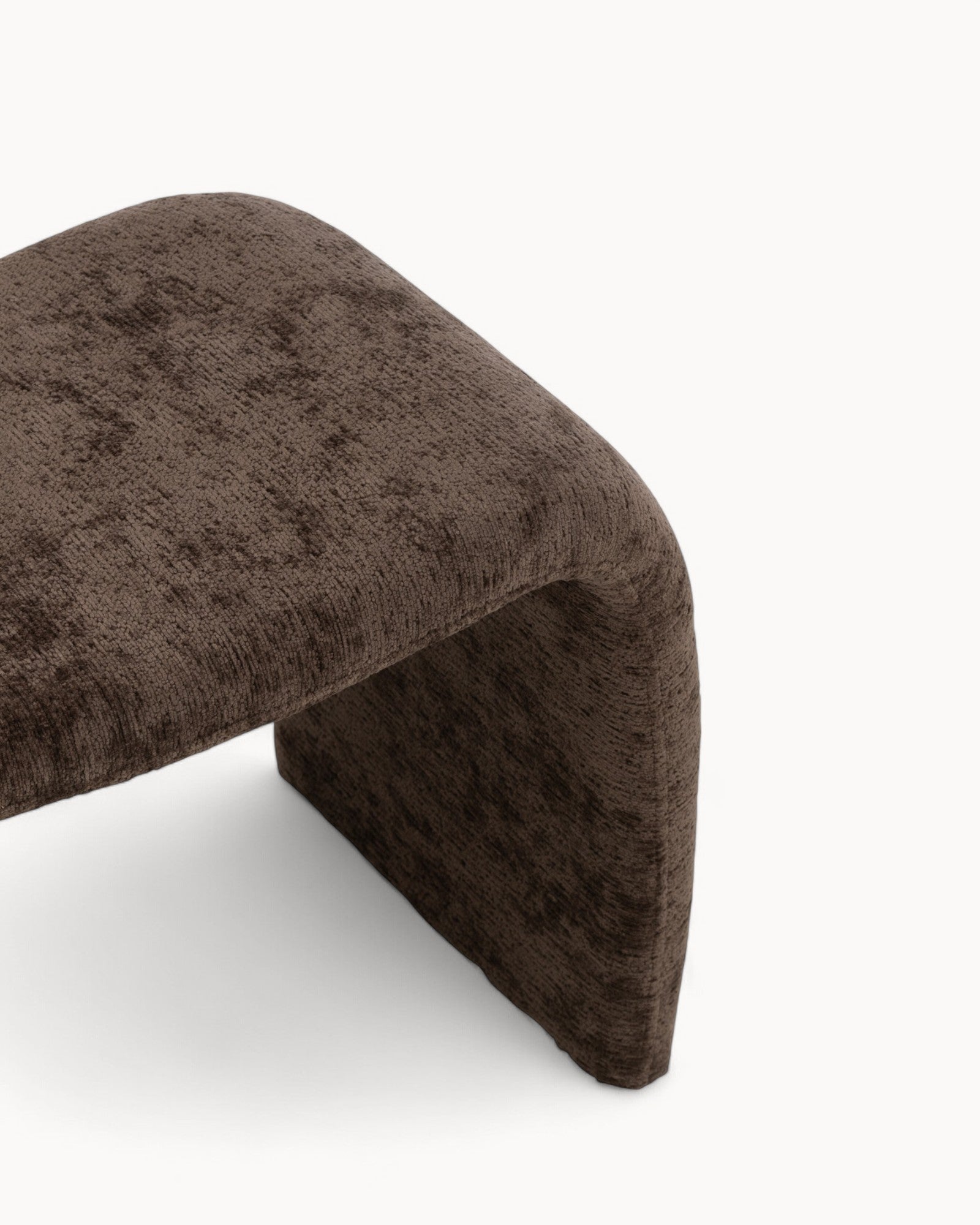 J-Line Hocker N-Form – Dunkelbraun Textil – Bequem & Modern