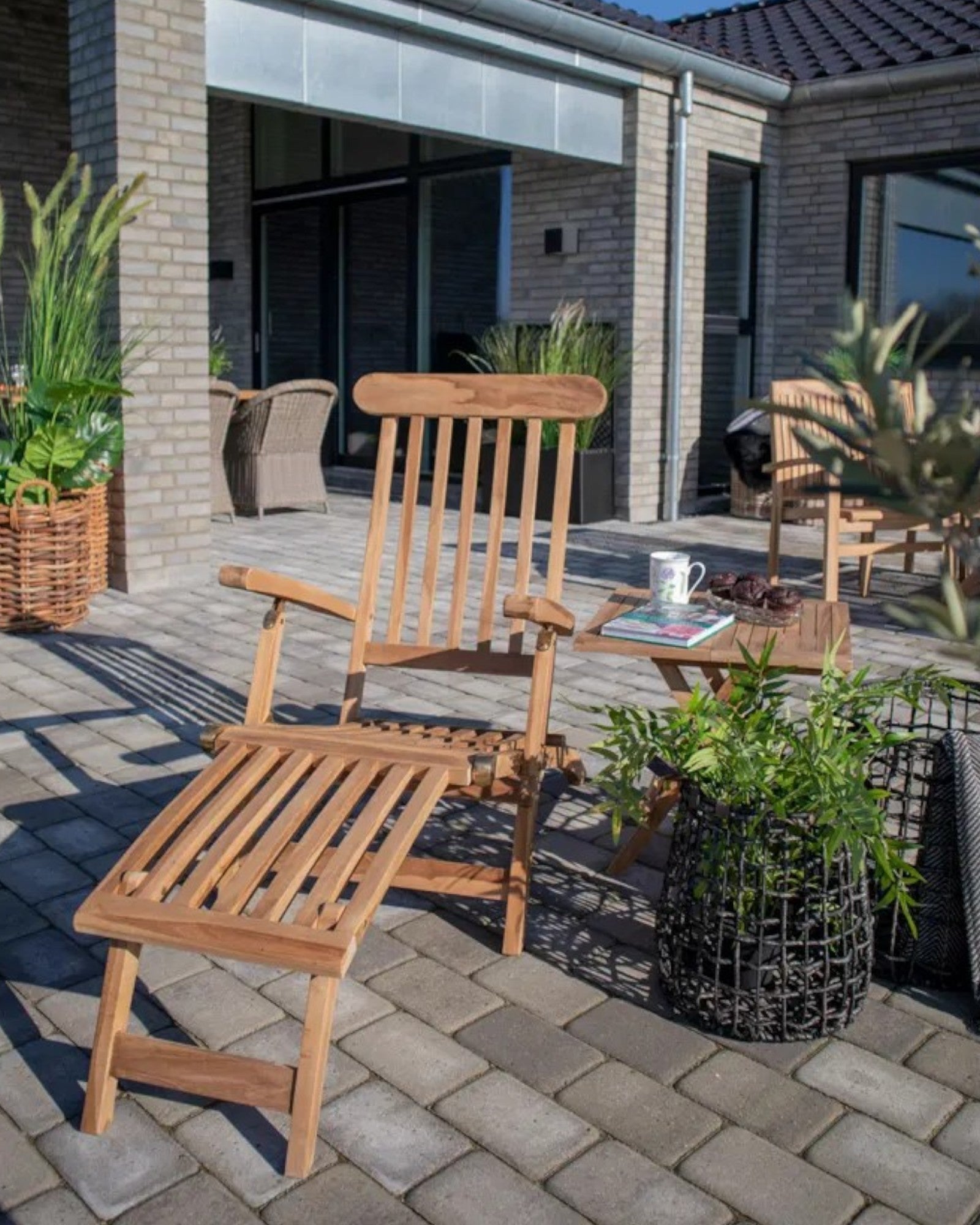 Arrecife Teak Liegestuhl – Verstellbarer Teakholz-Gartenstuhl