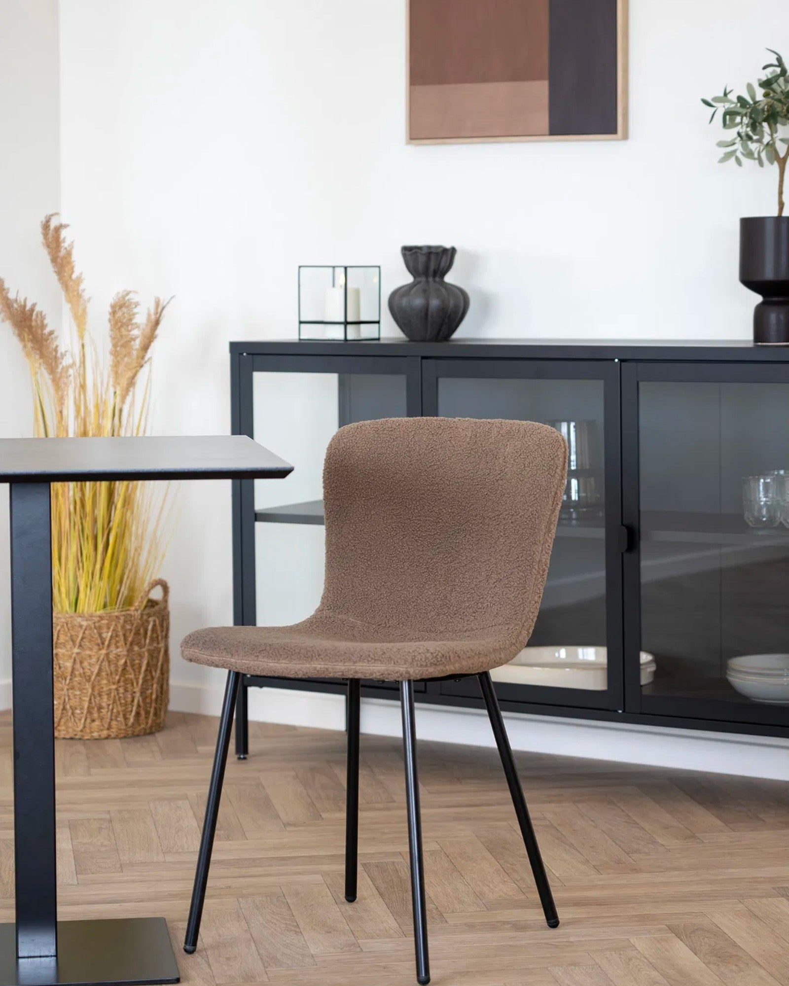 Halden Esszimmerstuhl – dunkelbraunes Kunstfell – 2er-Set – schwarze Beine