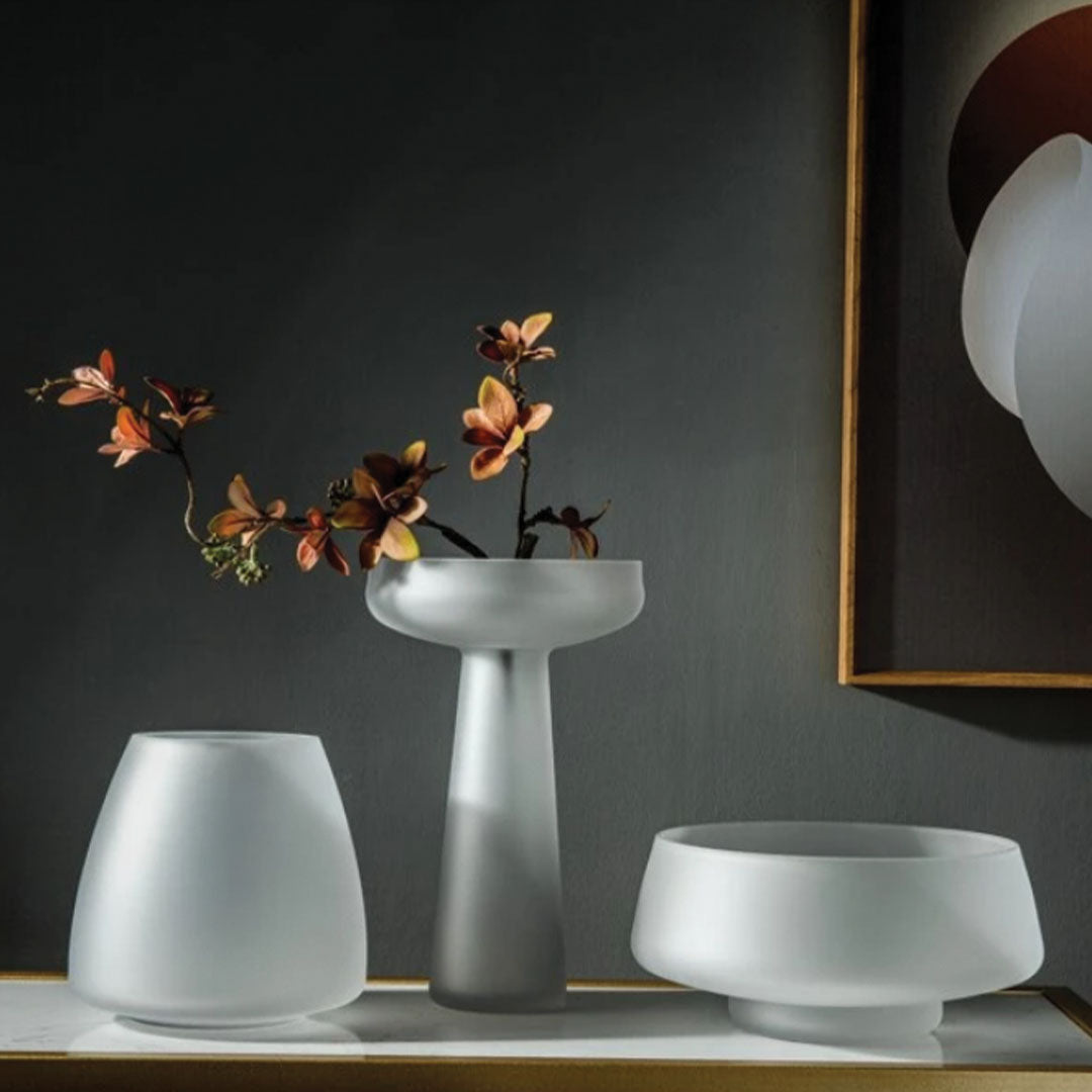 Zeitgenössische Vase aus Milchglas