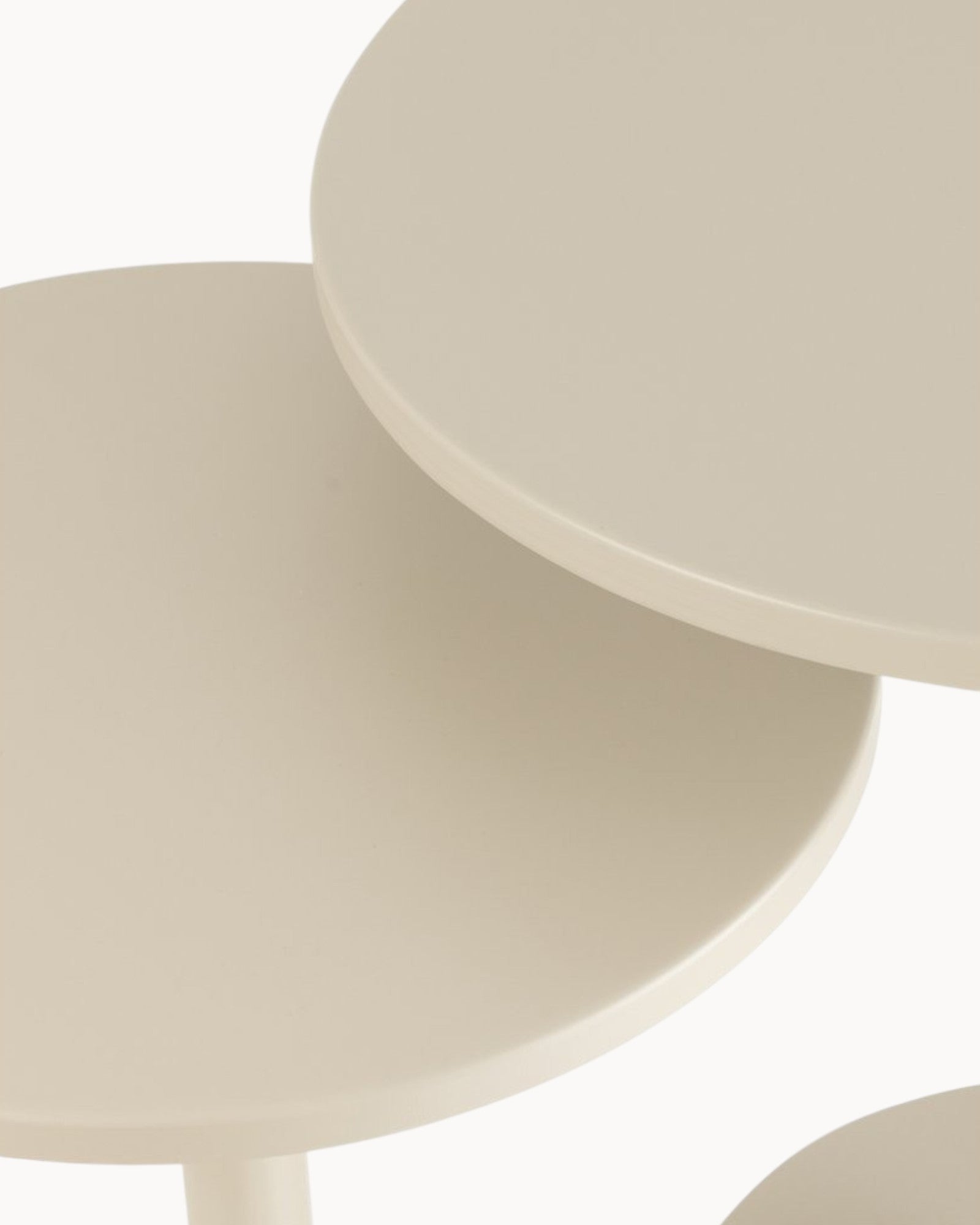 J-Line – Rundes 2er-Set Beistelltische aus Metall, Grau, 50 cm