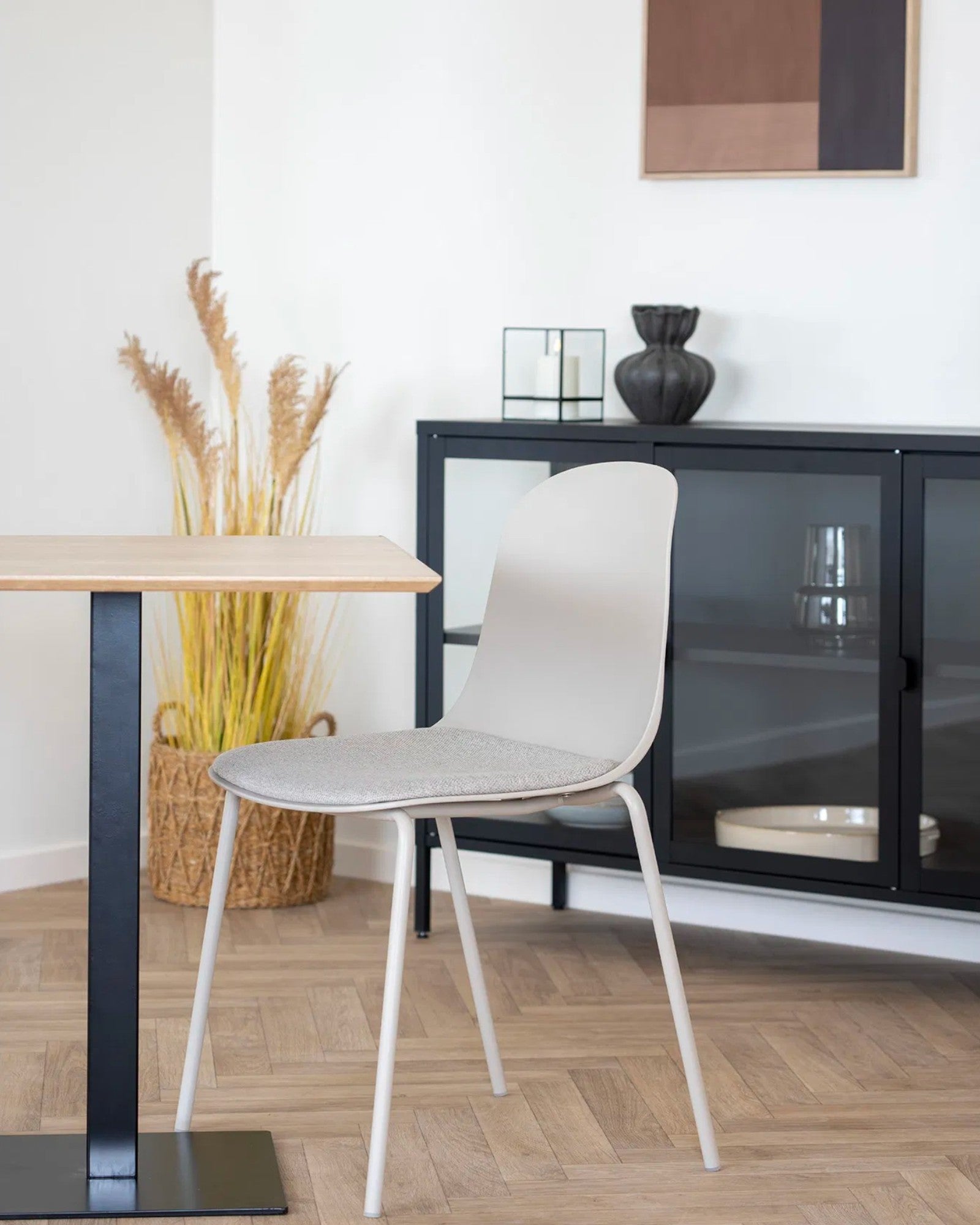 Madalena Esszimmerstuhl – Hellgrau, Metallgestell, Gepolstert