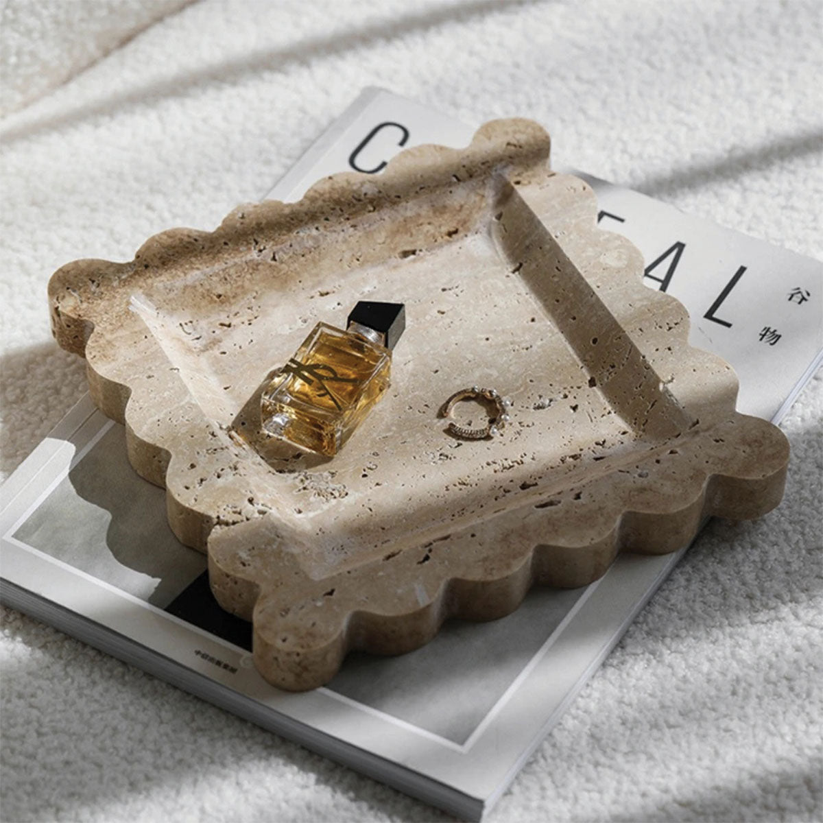 Marmortablett mit Wellenschliff