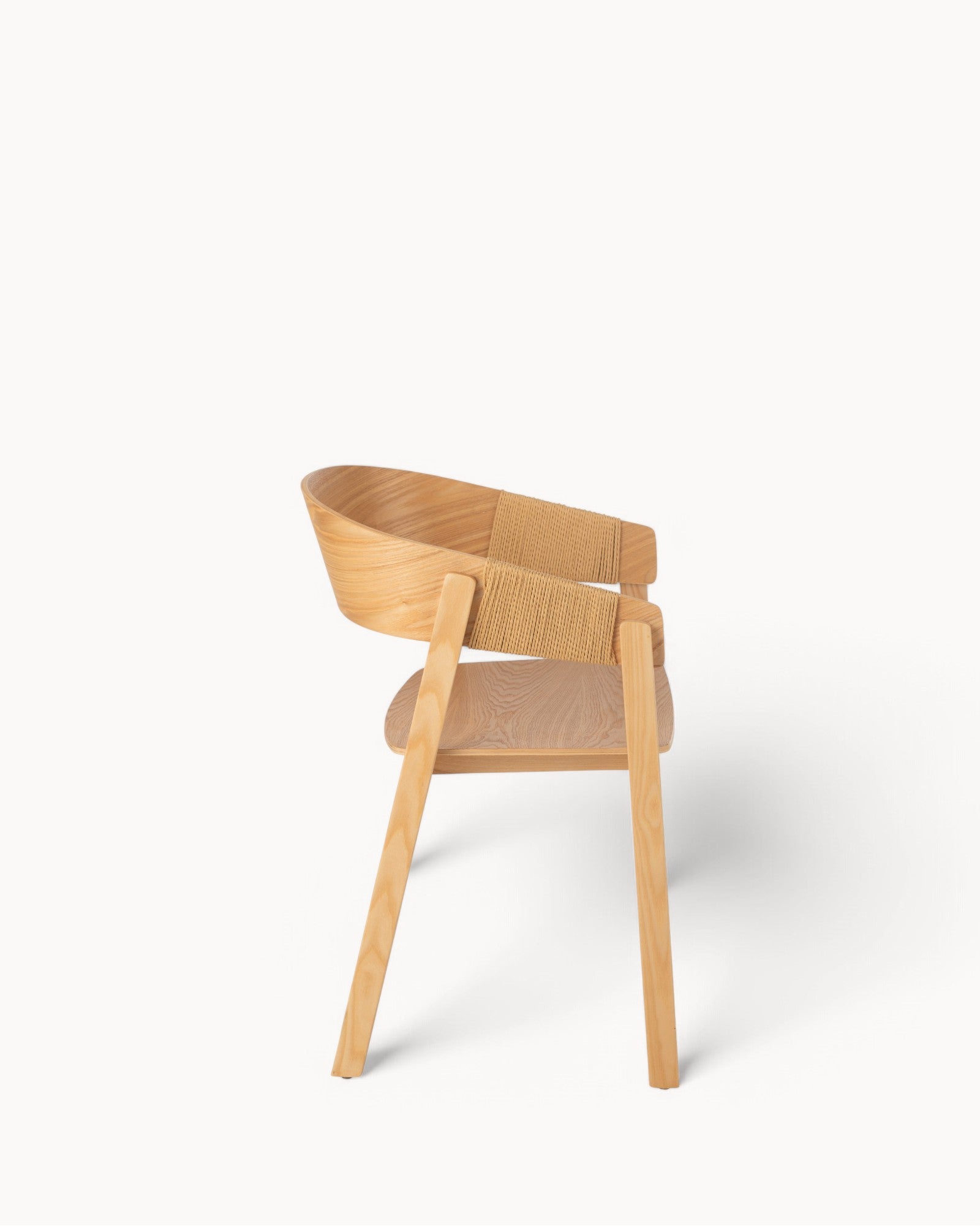 J-Line – Naga Stuhl – Schwarz – 76,8 cm – Eschenholz & Seil