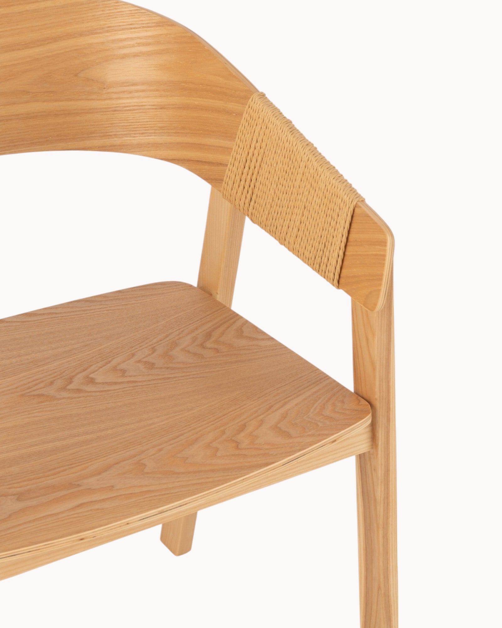 J-Line – Naga Stuhl – Schwarz – 76,8 cm – Eschenholz & Seil