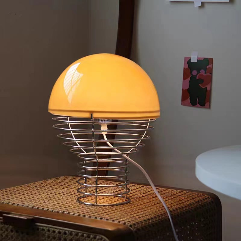 Kreative Glühbirnen-Nachtleuchte im Bauhaus-Stil