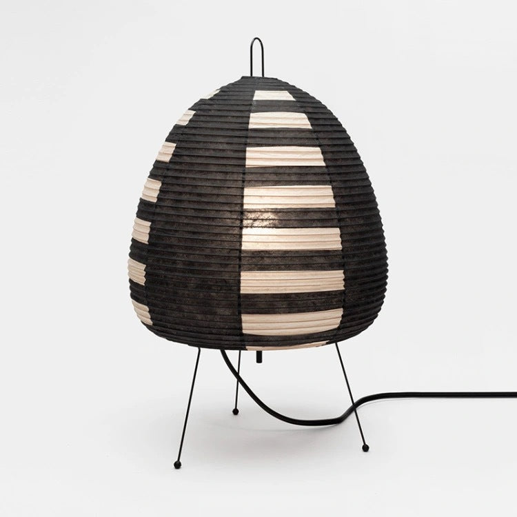 Wabi-Sabi Tischlampe aus Reispapier – Japanisch inspirierte Designlampe mit sanftem Licht