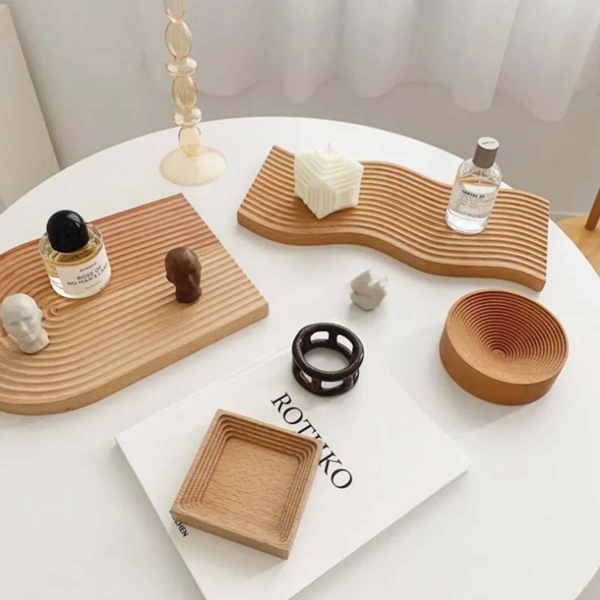 Gewelltes Holztablett