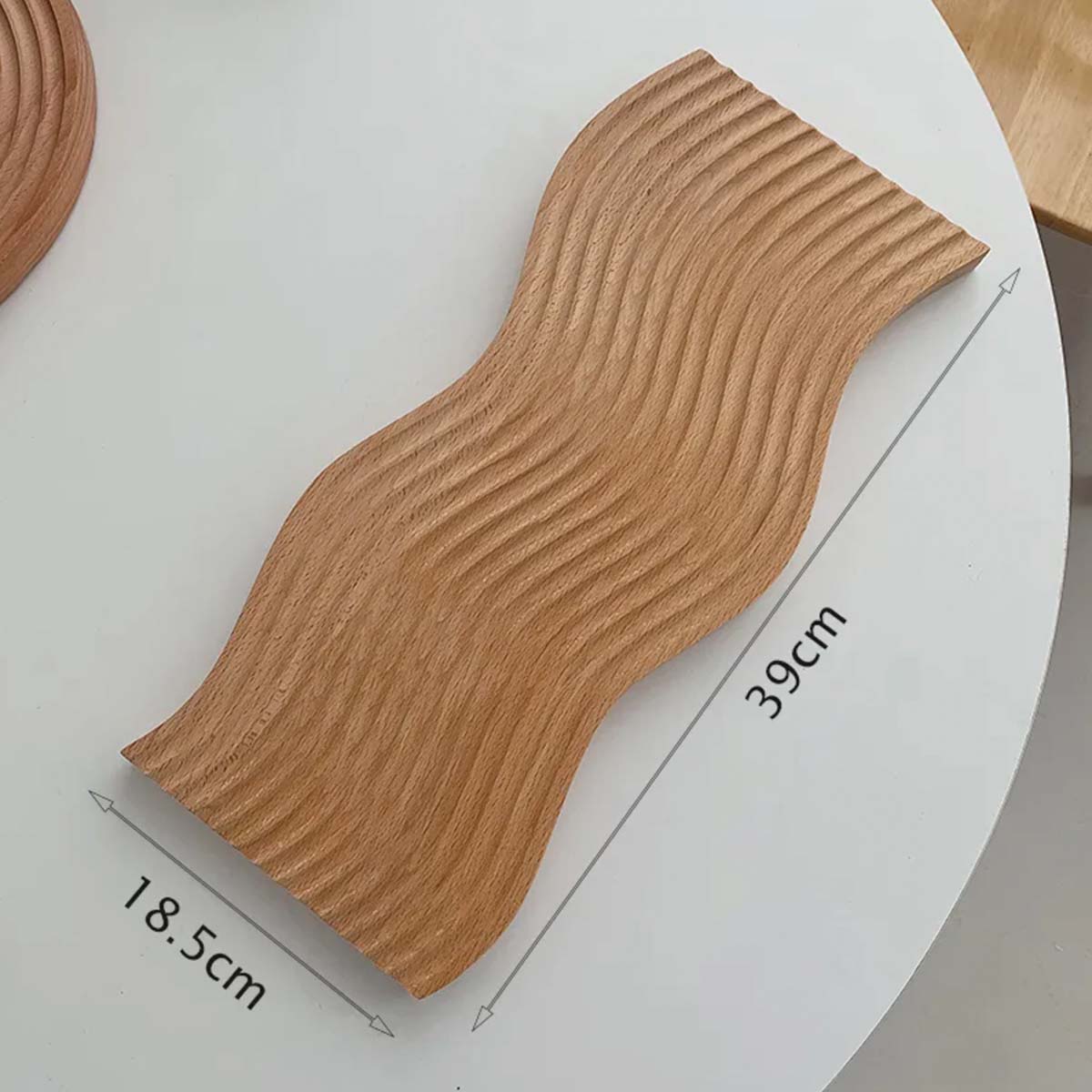 Gewelltes Holztablett