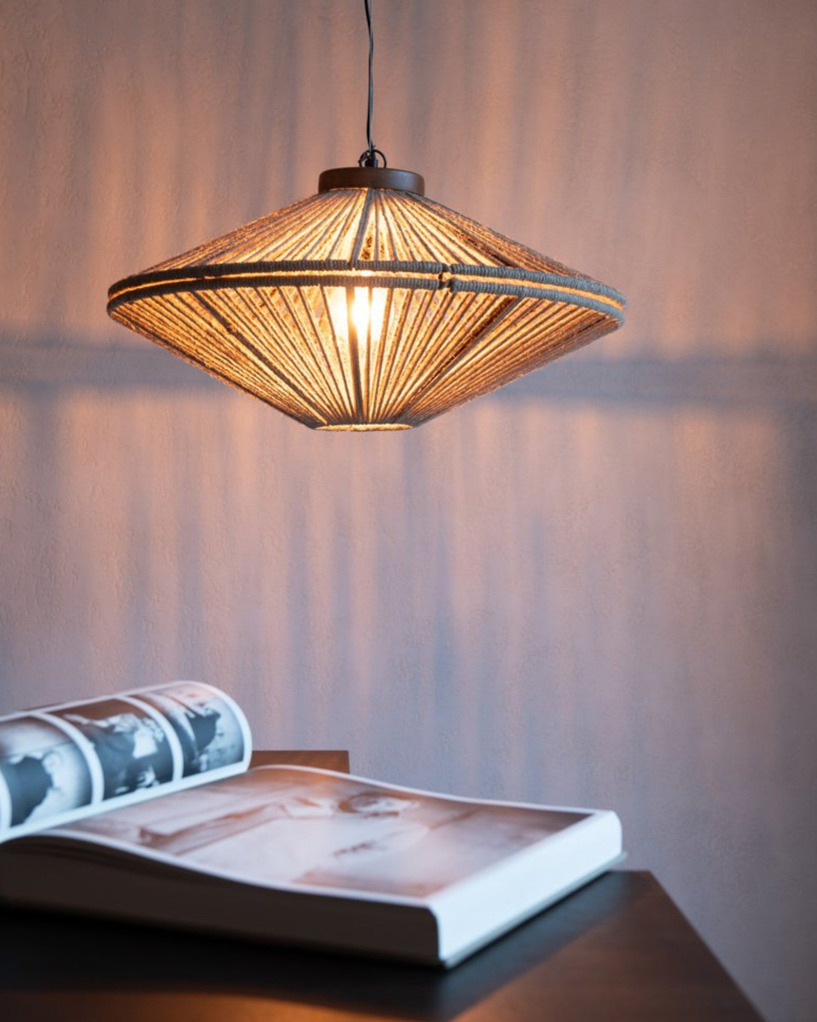 J-Line Hängelampe Ovni - Metall/Jute Natur - Klein, Braune Pendelleuchte