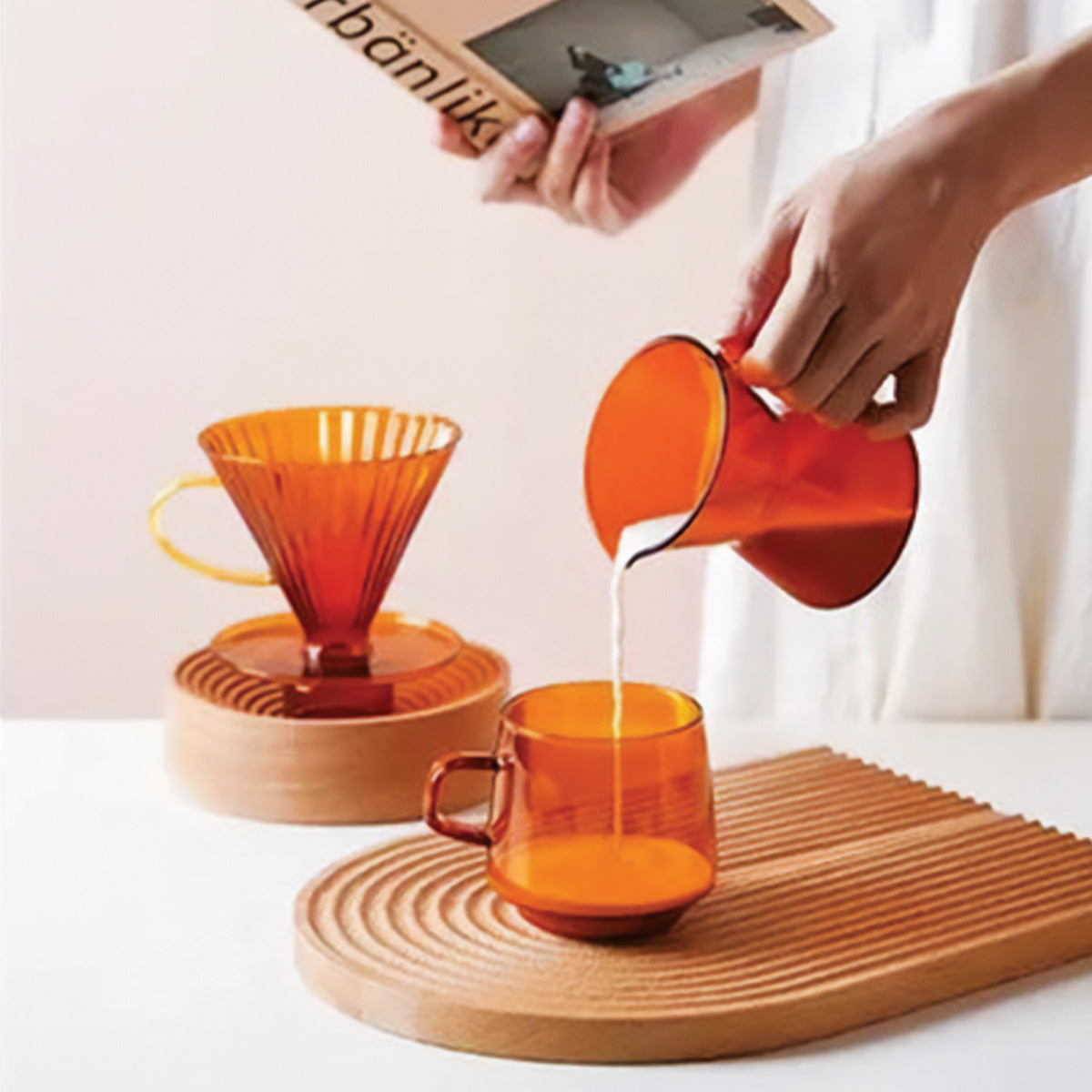 Gewelltes Holztablett