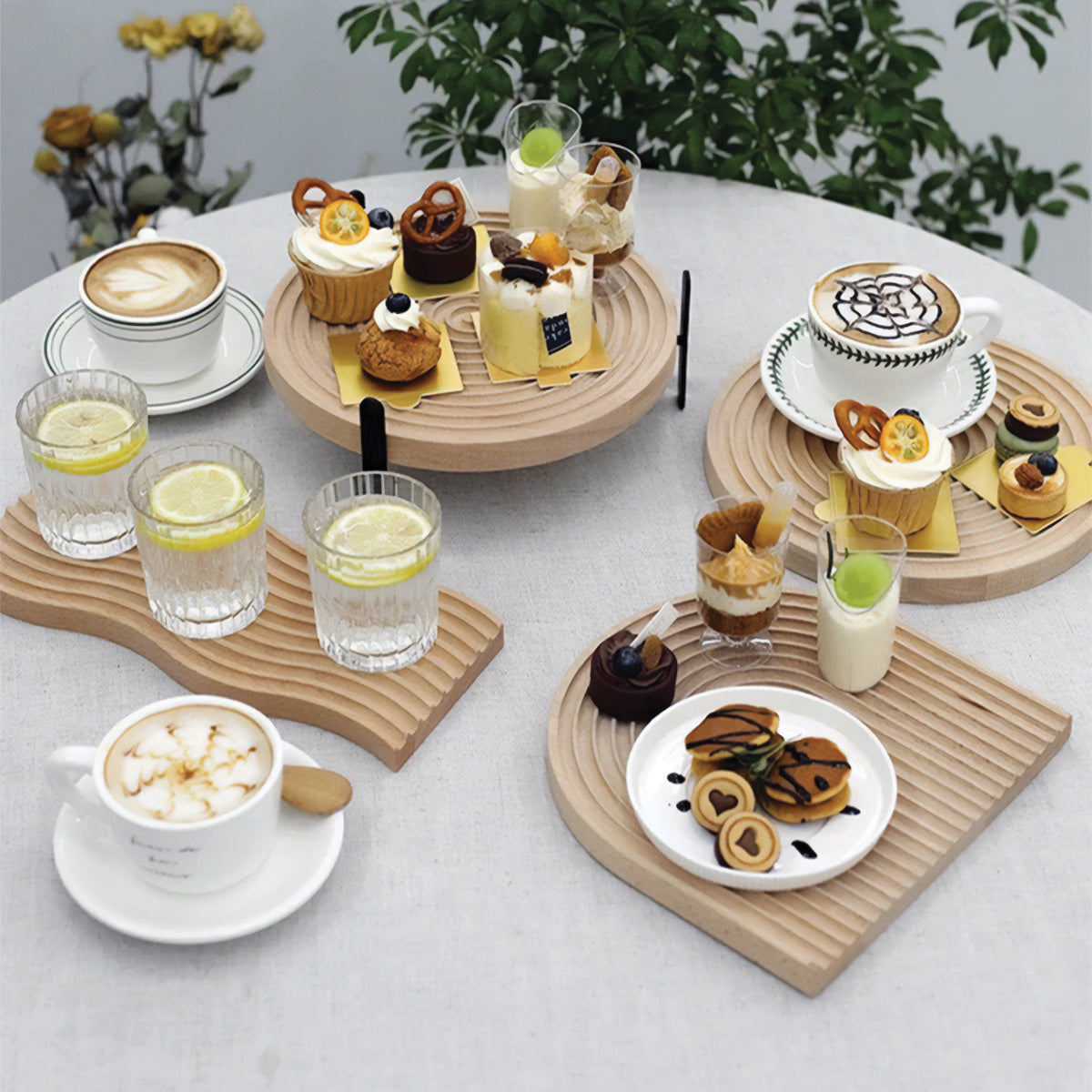 Gewelltes Holztablett