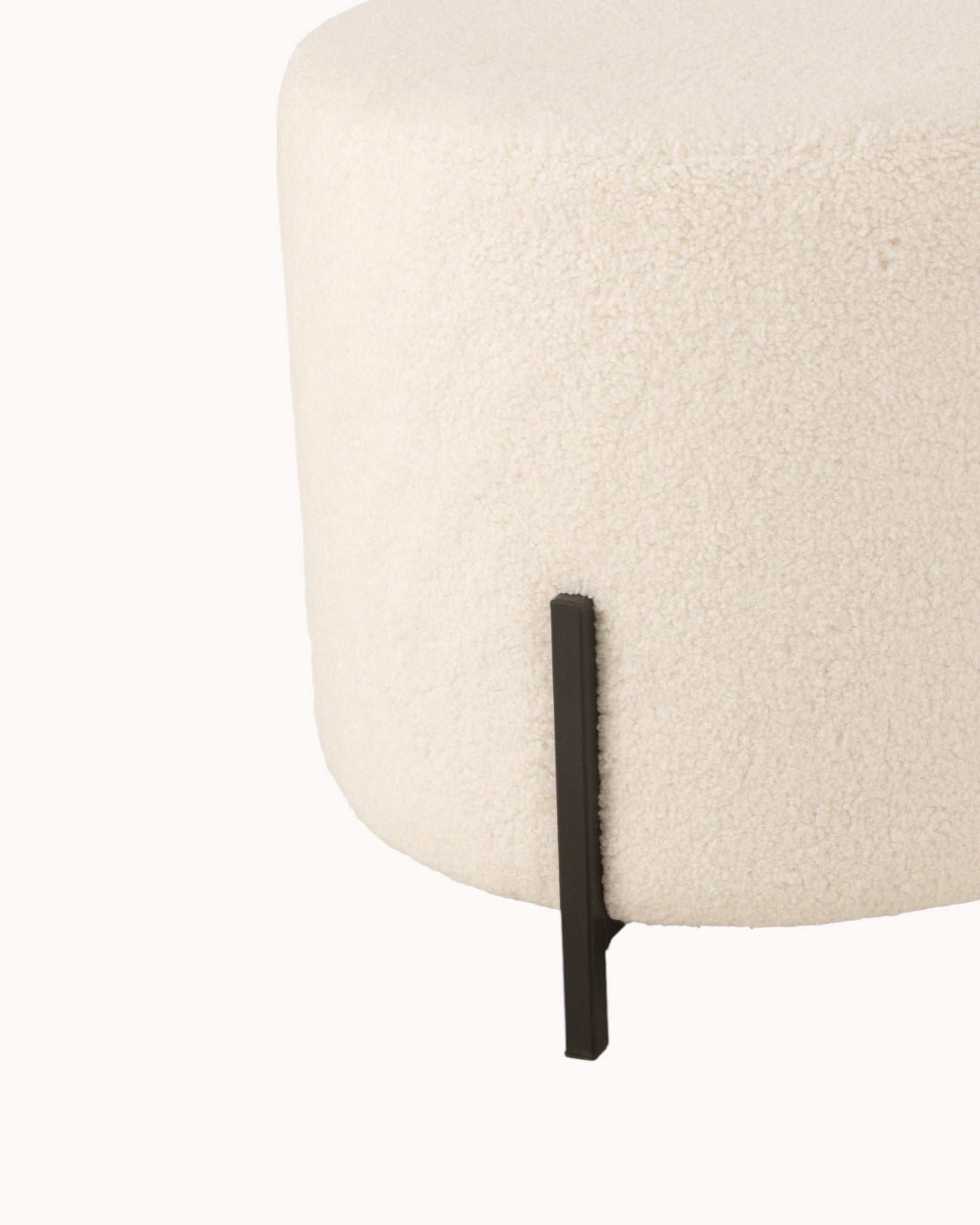 J-Line – Hocker aus Schaffelloptik – Weißer Textilstoff – 41 cm hoch